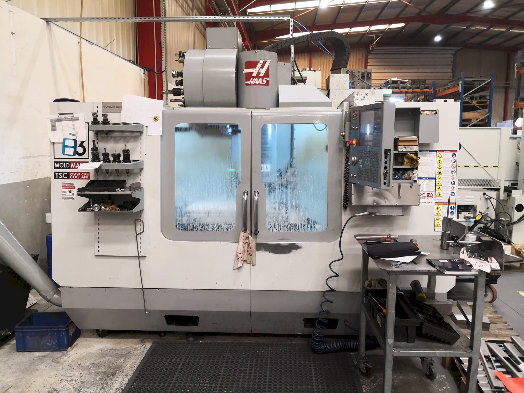 Frontansicht der HAAS VM3  Maschine