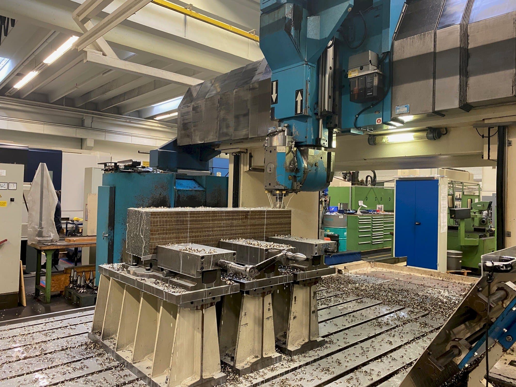 Frontansicht der Forest Line Seramill 240  Maschine