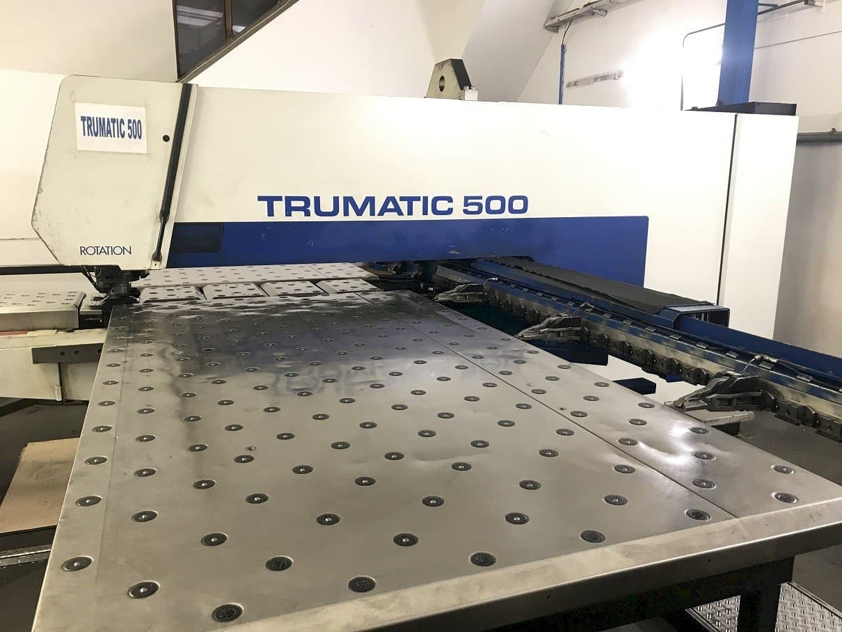 Frontansicht der Trumpf Trumatic 500R  Maschine