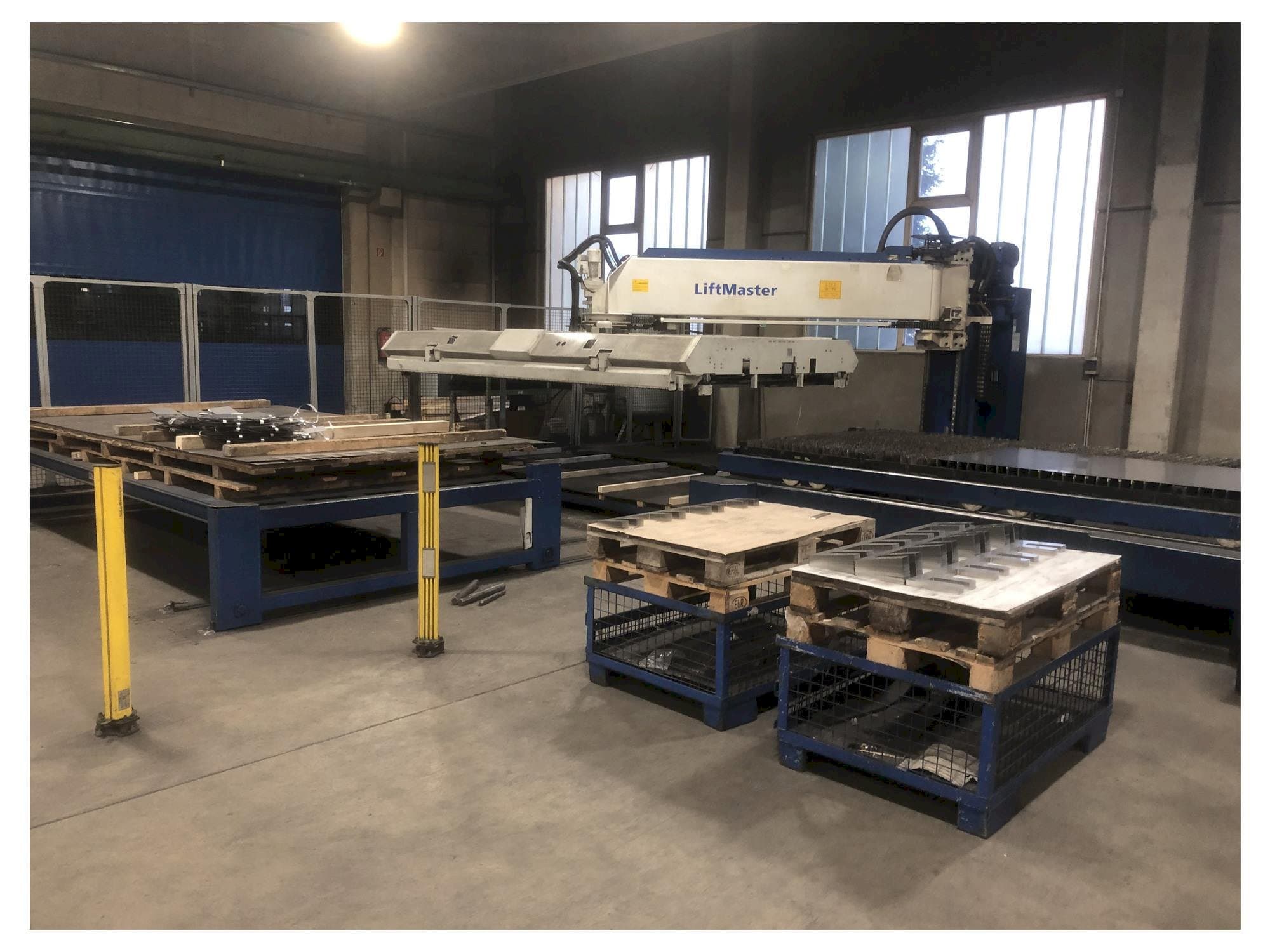 Frontansicht der TRUMPF TruLaser 5040 + Liftmaster  Maschine