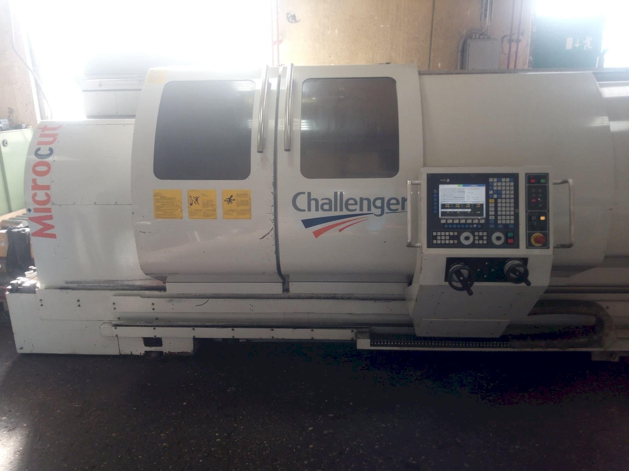 Frontansicht der MICROCUT BNC 2280  Maschine