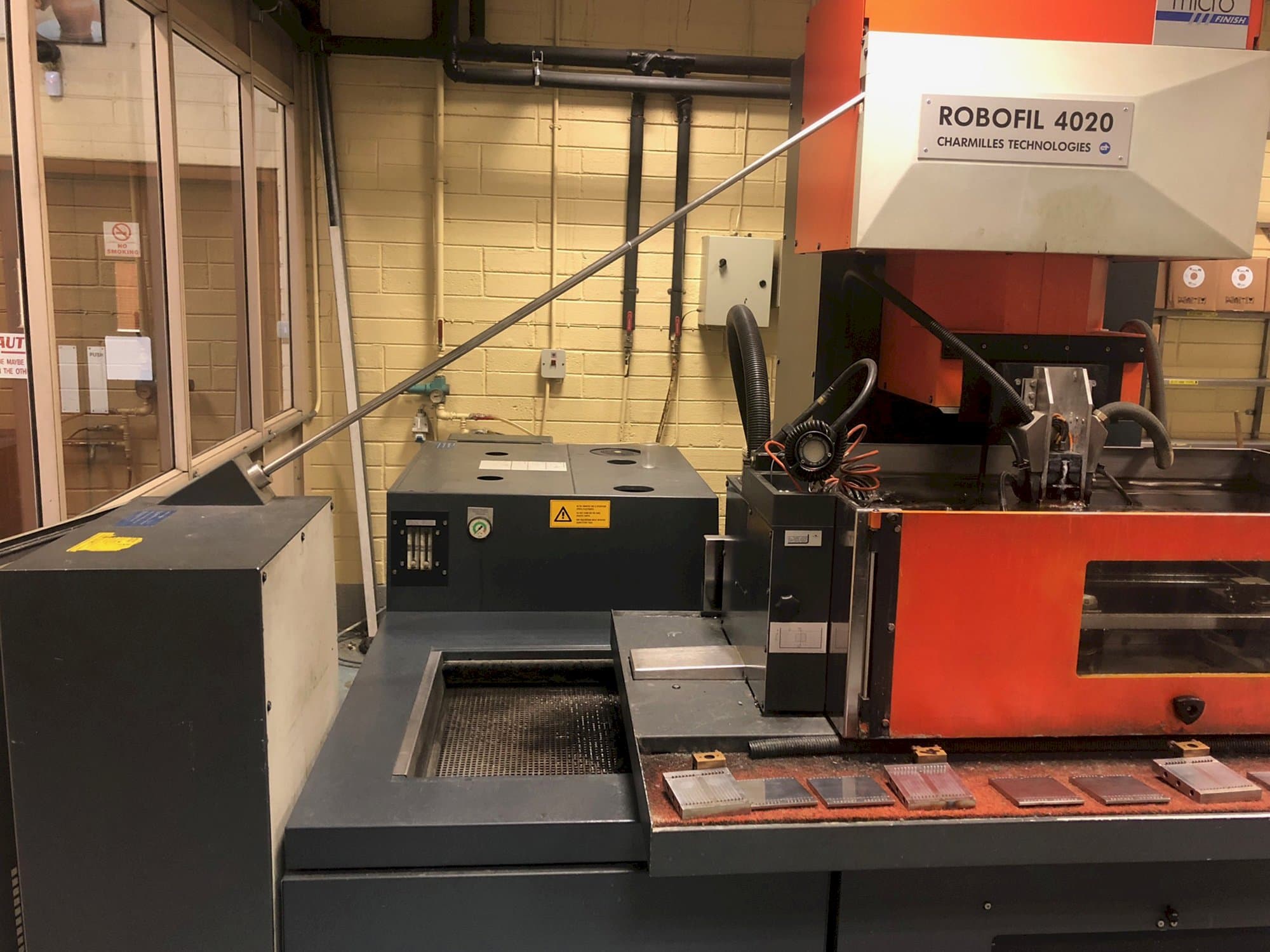 Frontansicht der CHARMILLES ROBOFIL 4020 Maschine