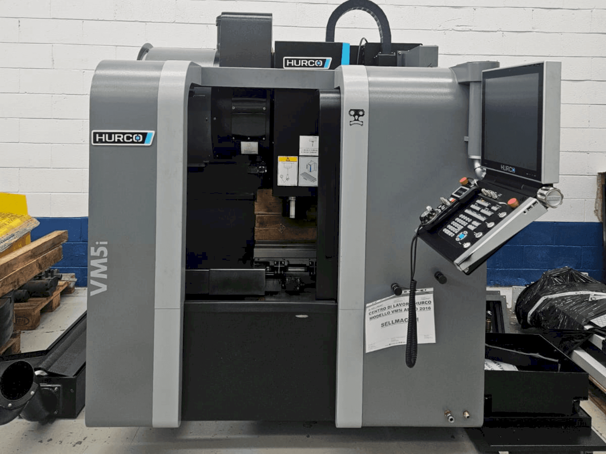 Frontansicht der Hurco VM5i  Maschine