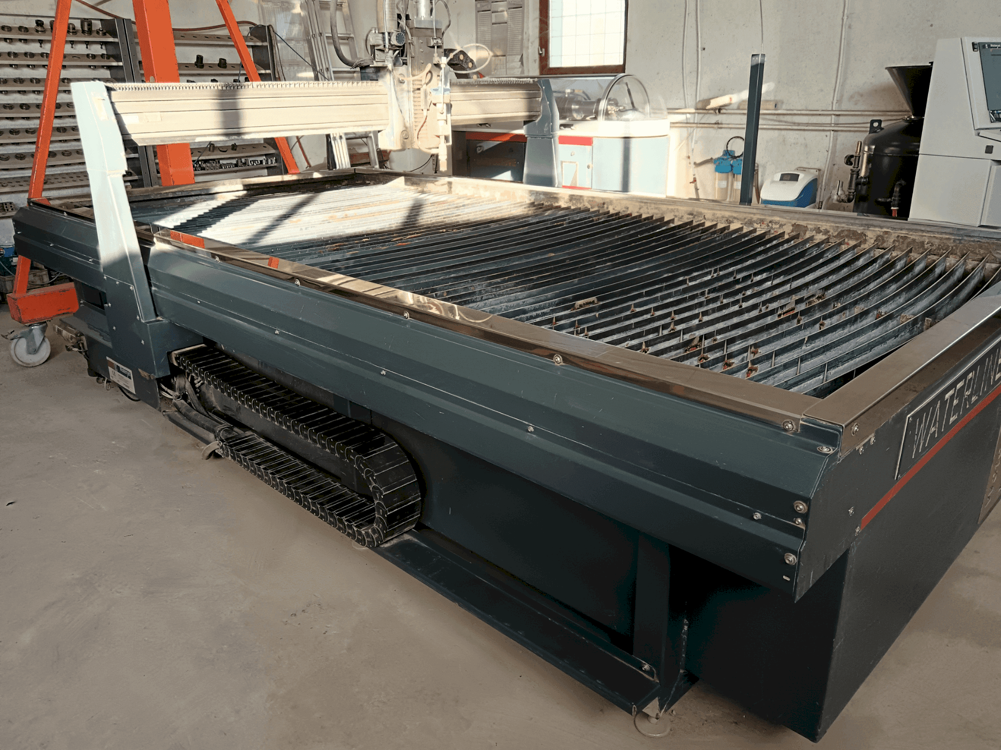 Frontansicht der Waterjet Italy WL510  Maschine