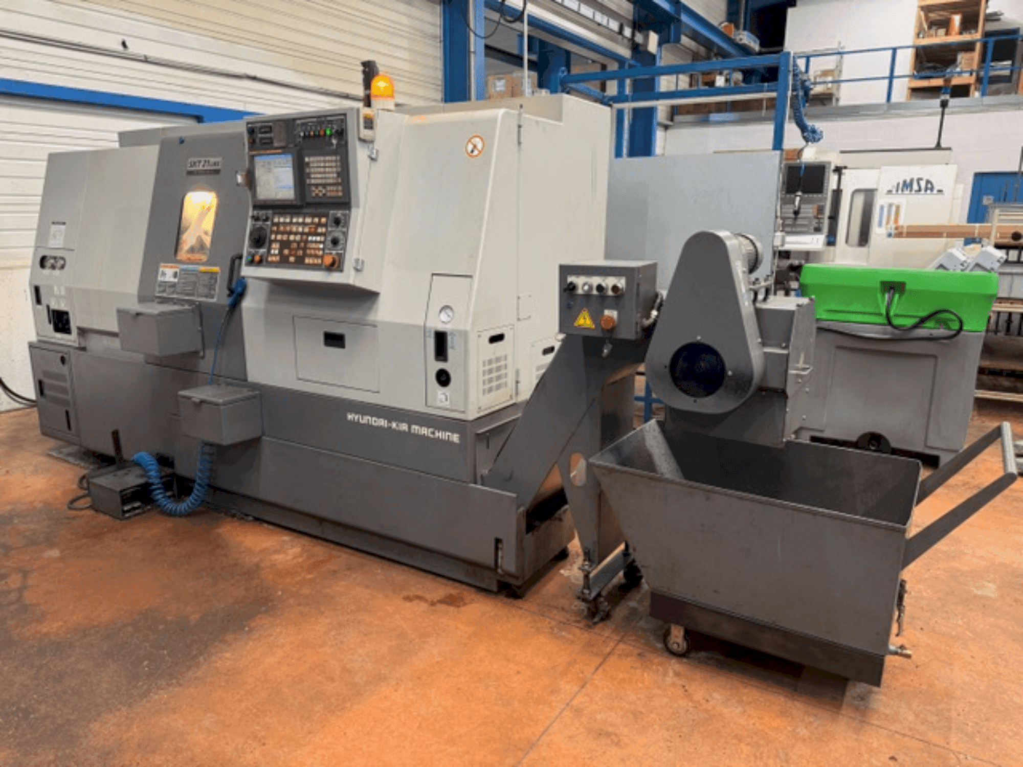 Frontansicht der HYUNDAI KIA SKT21LMS  Maschine