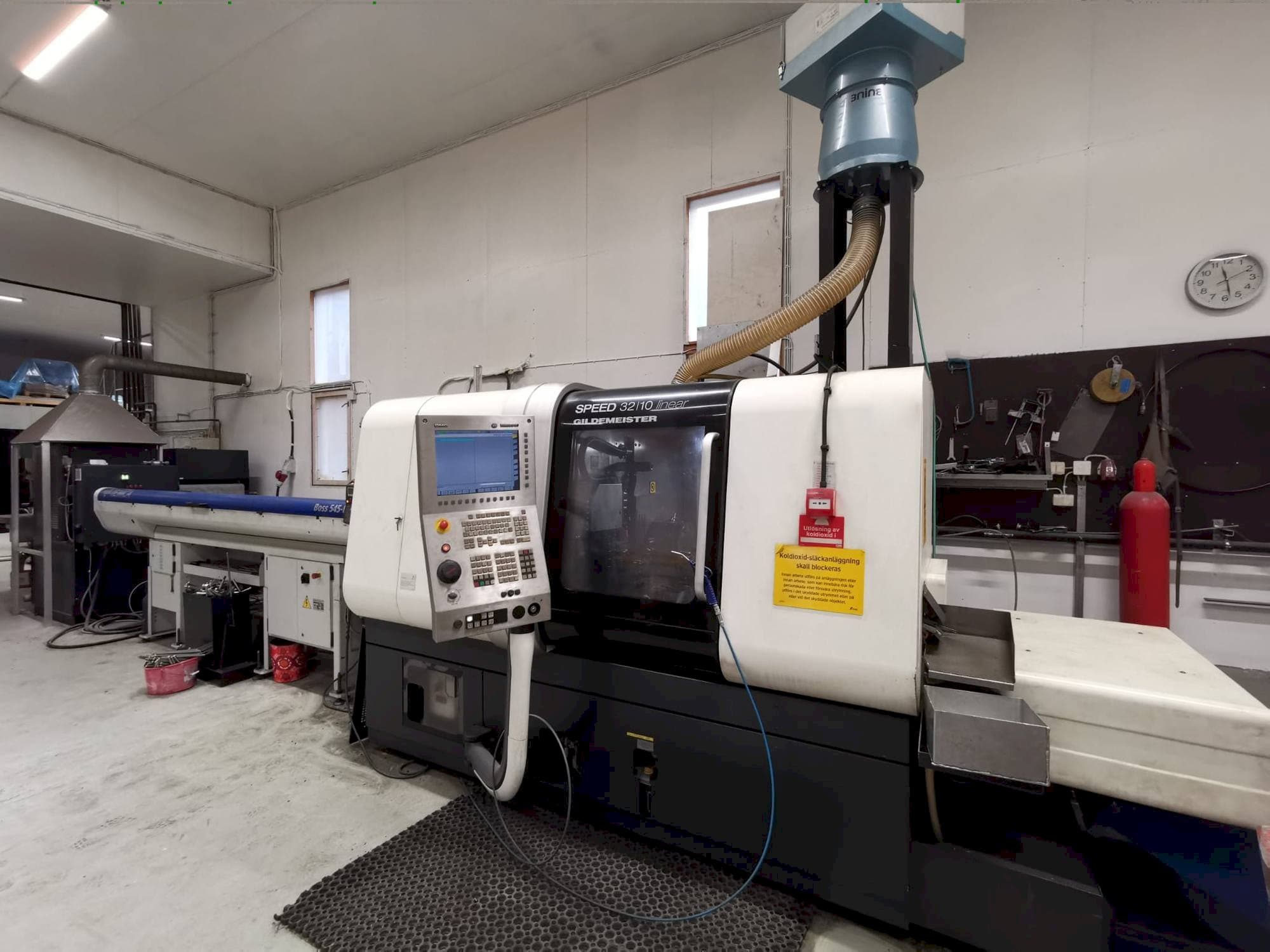 Frontansicht der Gildemeister Speed 32-10 linear  Maschine