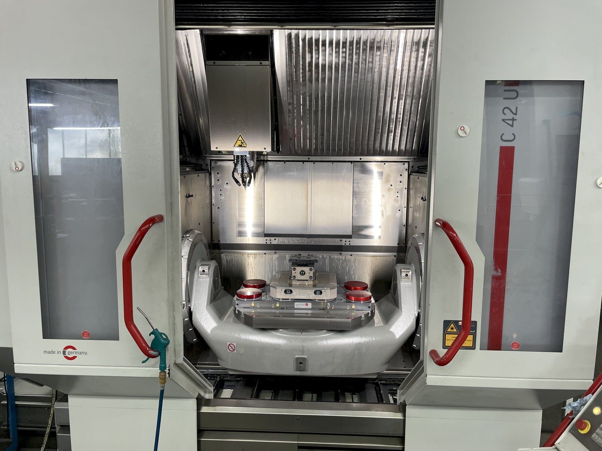 Frontansicht der HERMLE C 42 U  Maschine