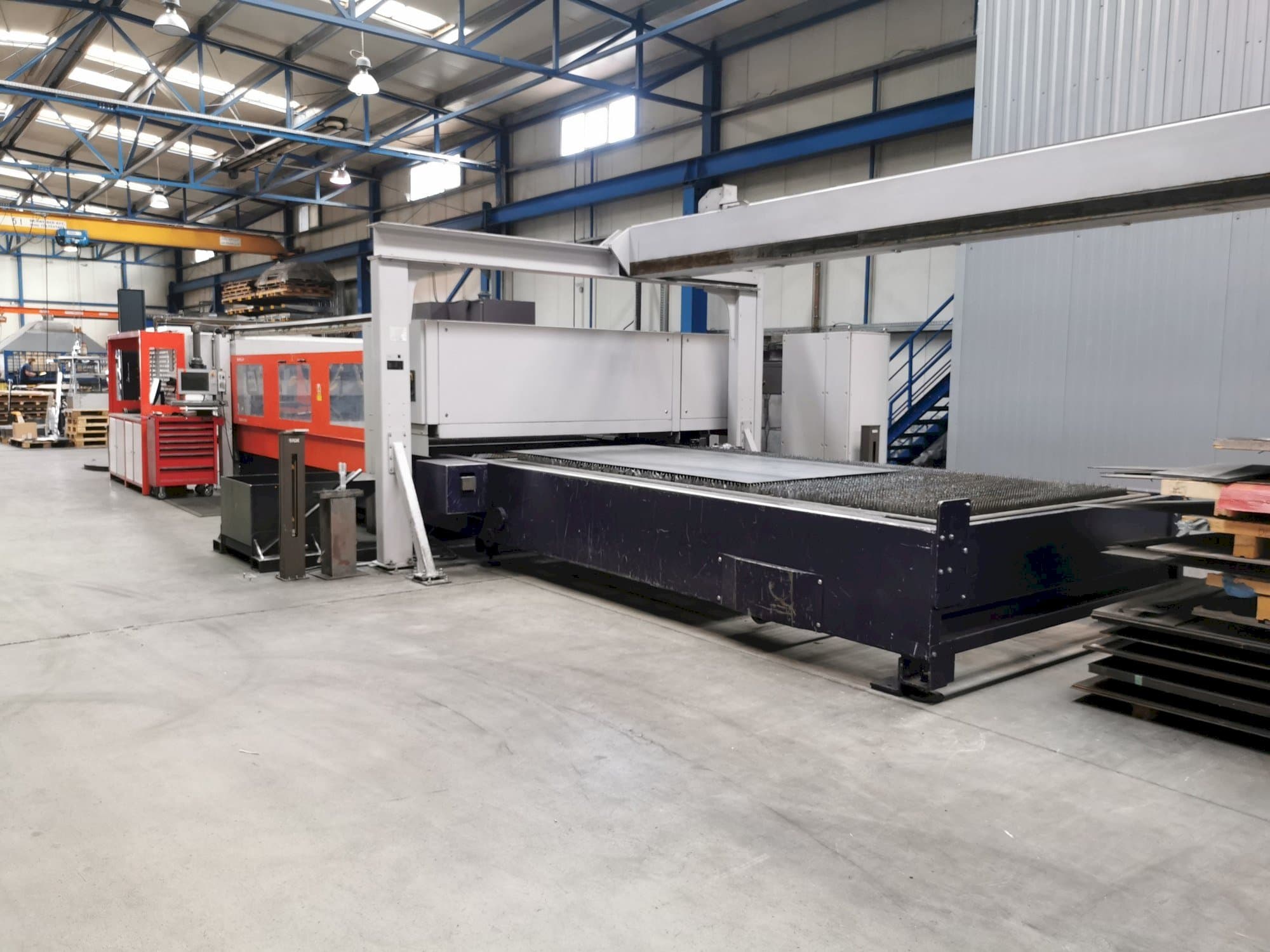 Frontansicht der Bystronic Bystar 4020  Maschine