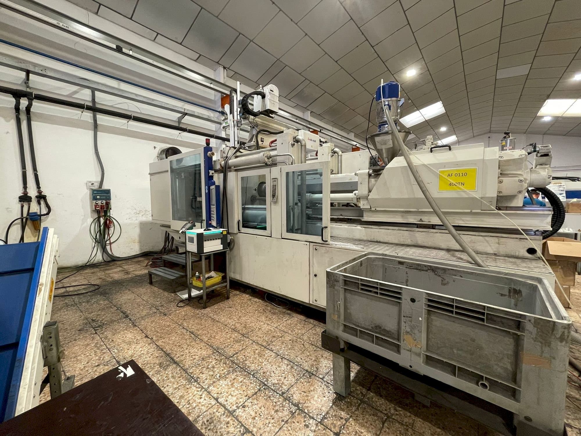 Rechte Seitenansicht der Battenfeld HM 400/5100  Maschine