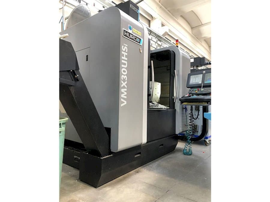 Frontansicht der Hurco VMX30 UHSi  Maschine