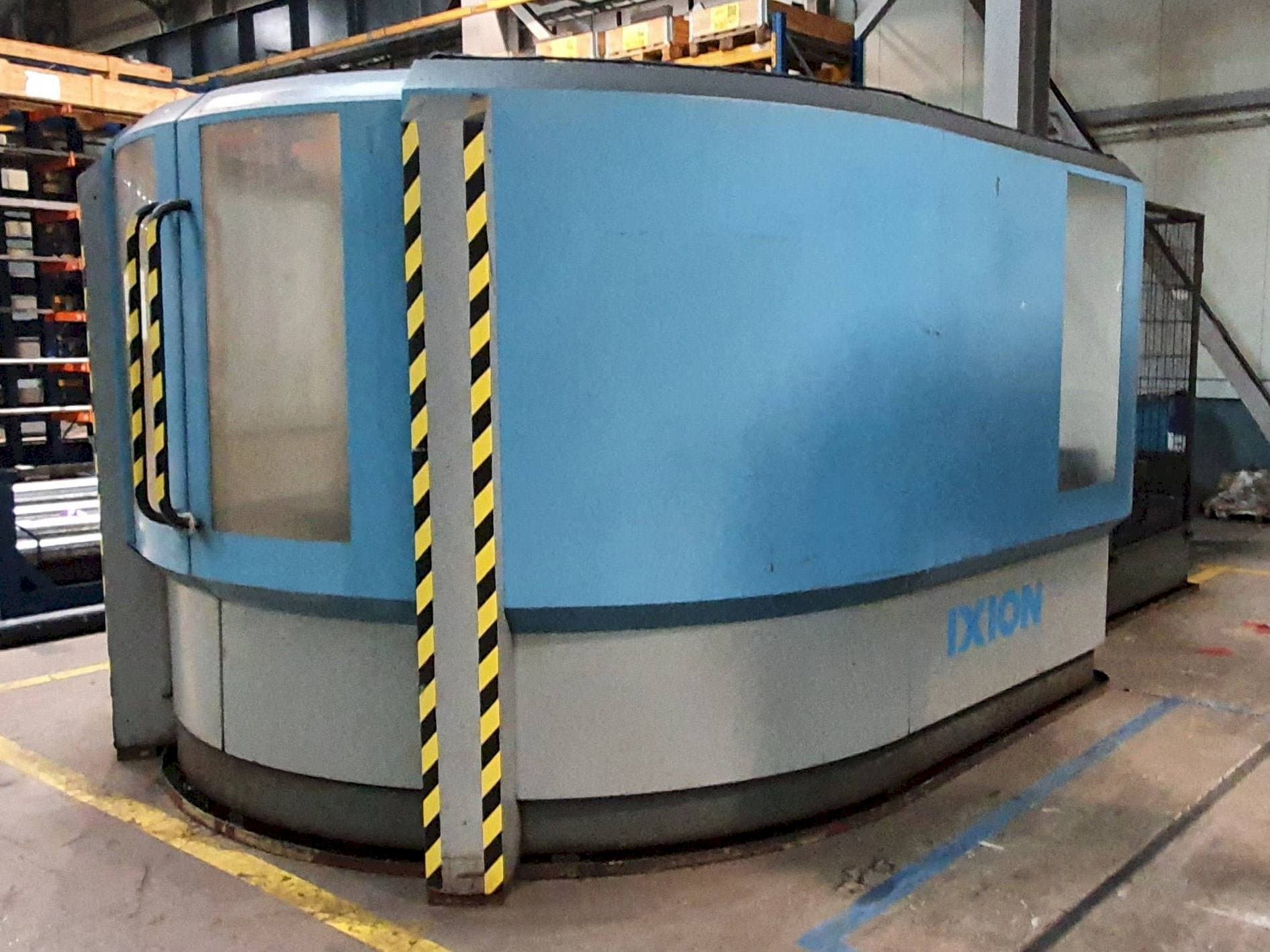 Frontansicht der IXION TL1004  Maschine