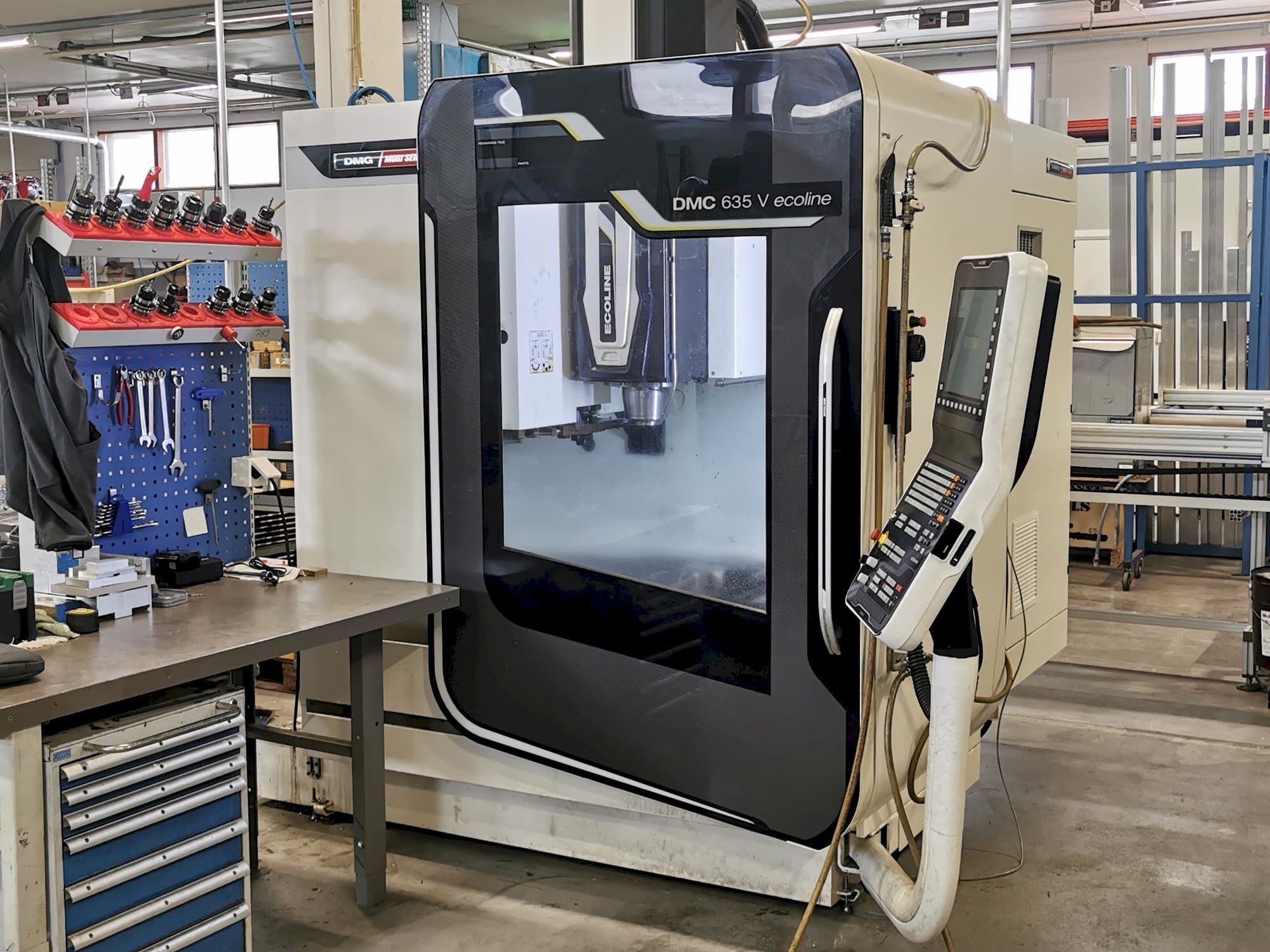 Frontansicht der DMG Mori Seiki DMC 635 V Ecoline  Maschine