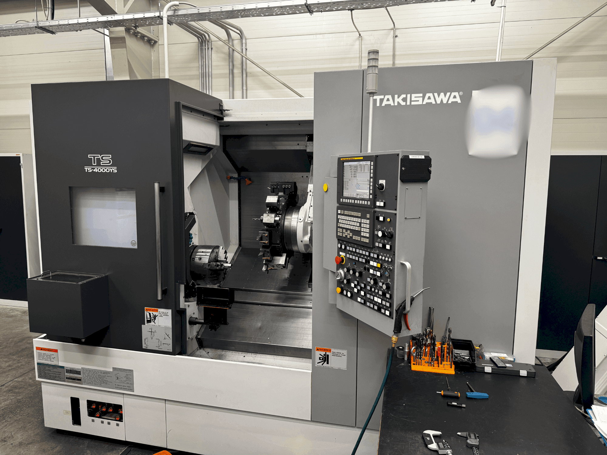 Frontansicht der Takisawa TS-4000YS  Maschine