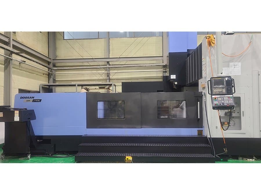 Frontansicht der Doosan BM 2740M  Maschine