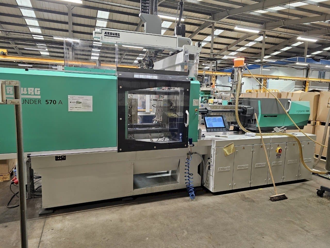 Frontansicht der Arburg Allrounder 570 A 2000-800 Maschine