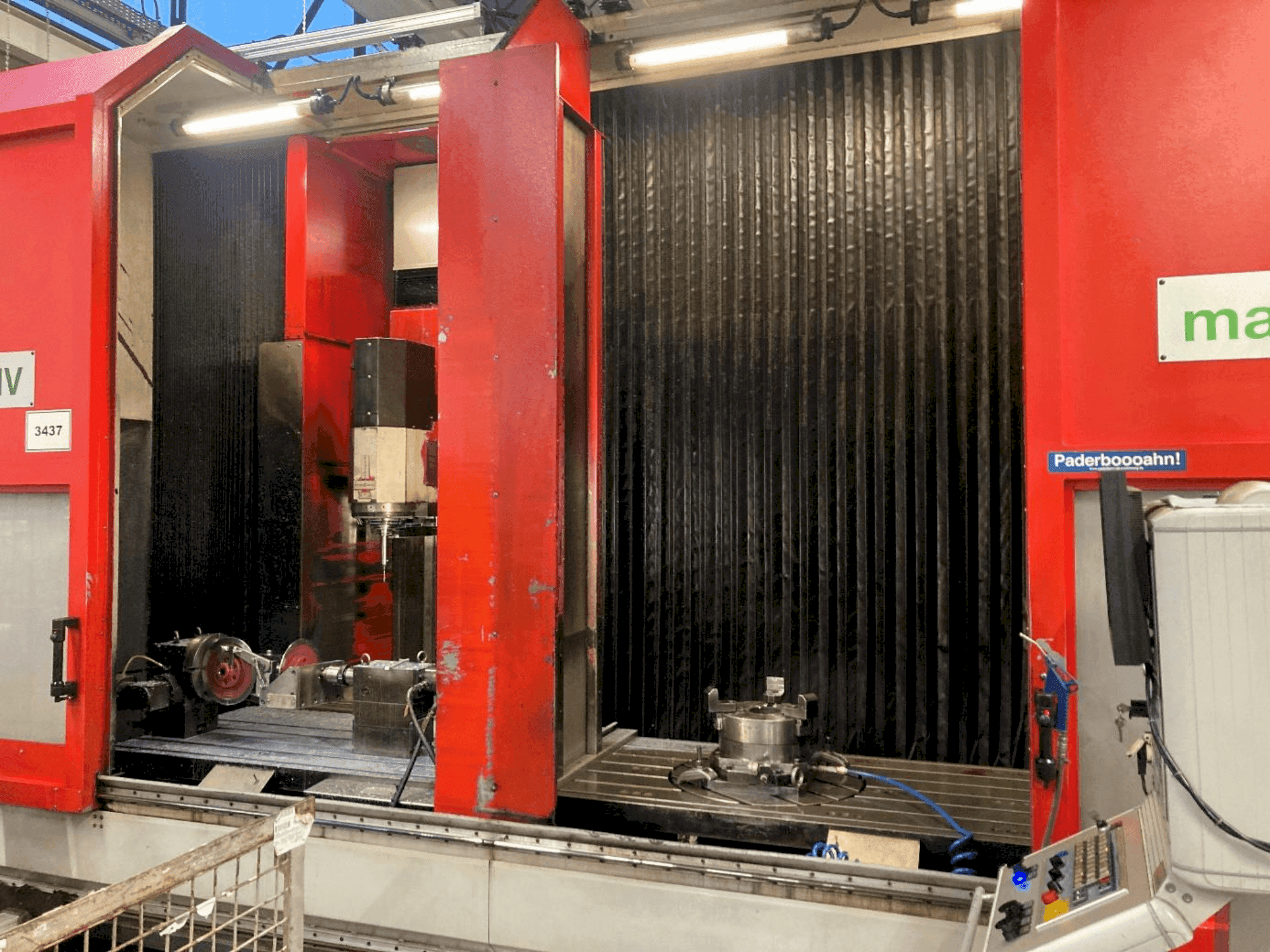 Frontansicht der Matec 30 HV  Maschine