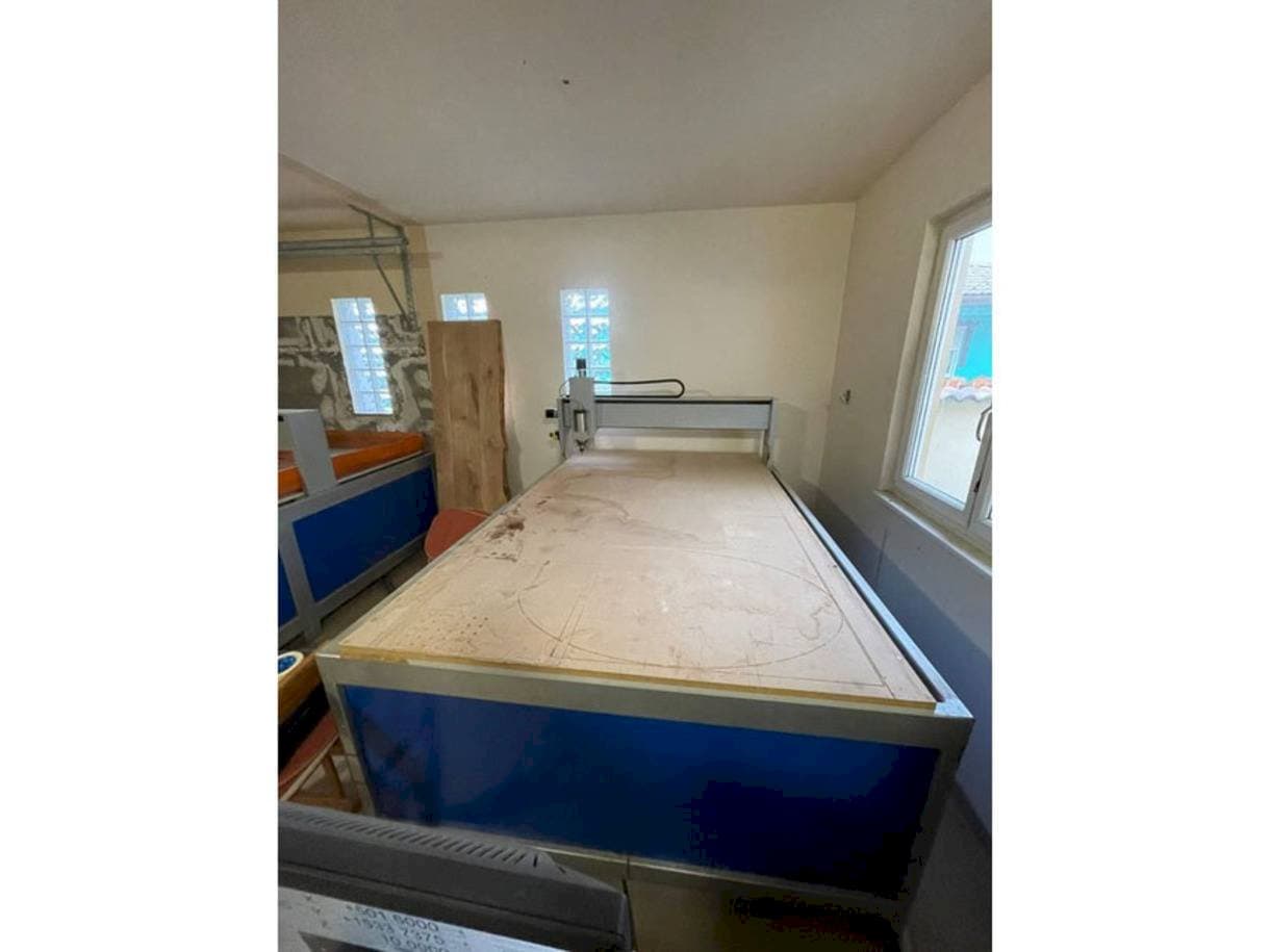 Frontansicht der ALTMAN T2  Maschine