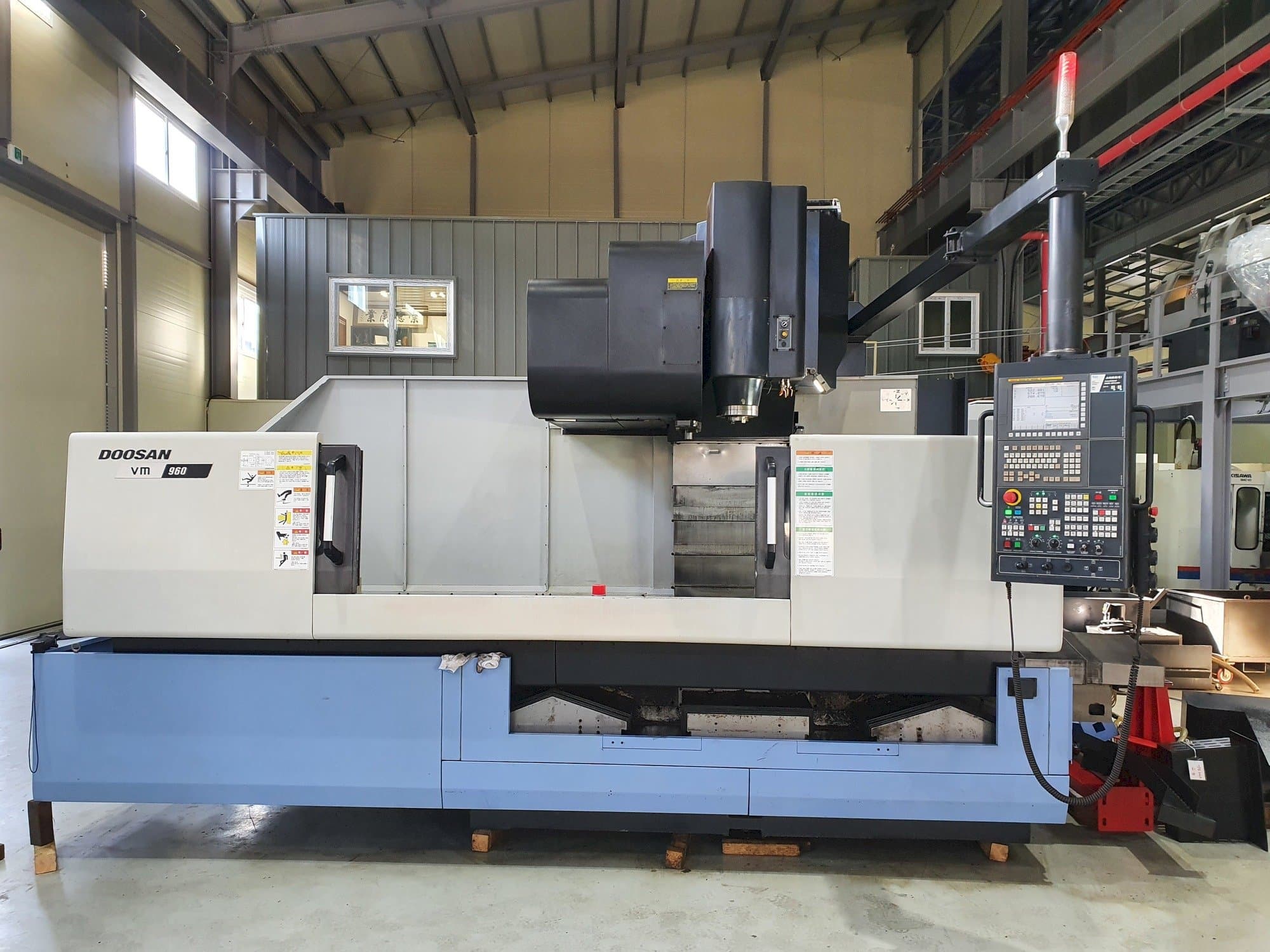 Frontansicht der Doosan VM 960  Maschine