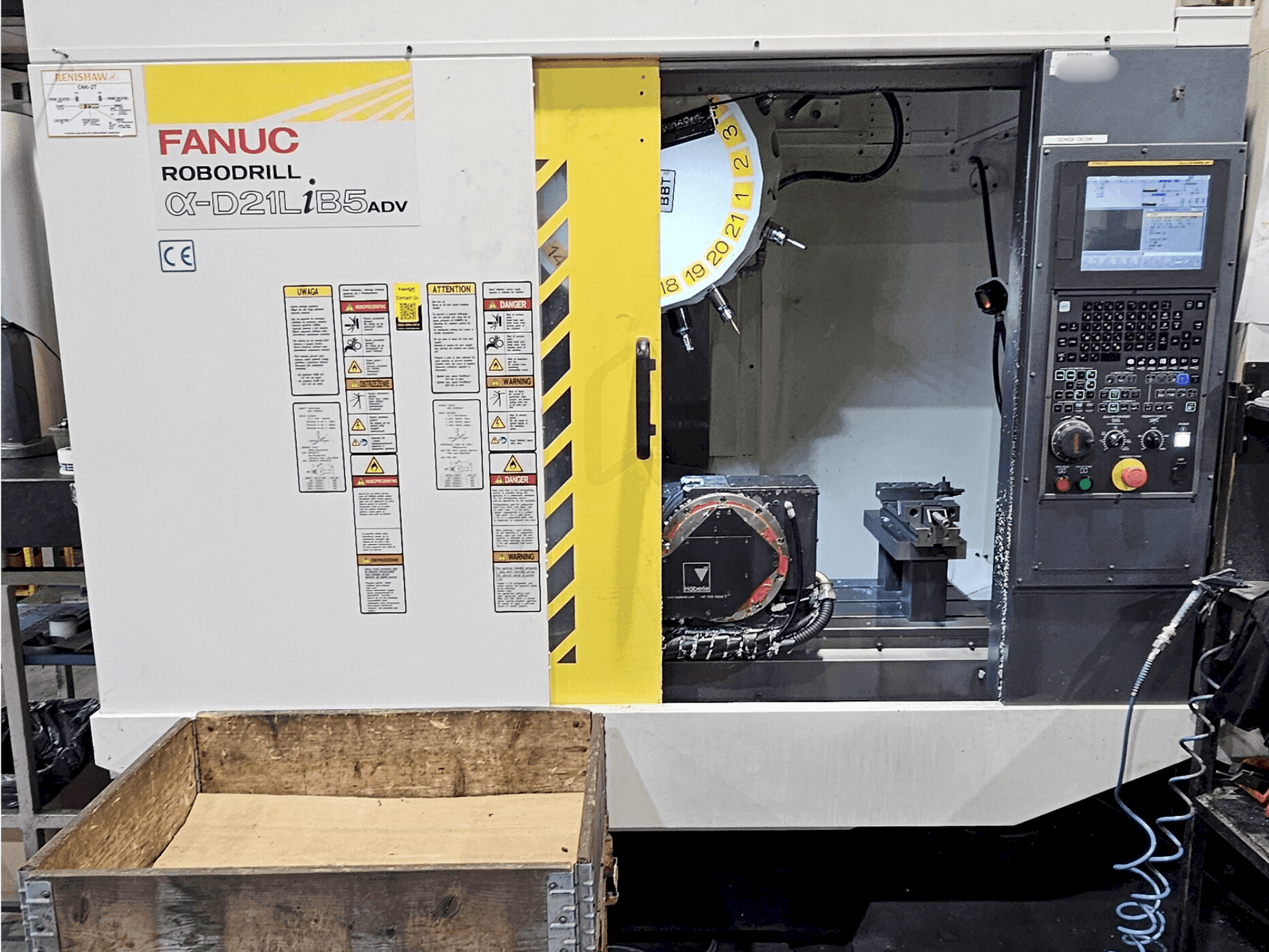 Frontansicht der FANUC Robodrill α-D21L iB 5 ADV  Maschine