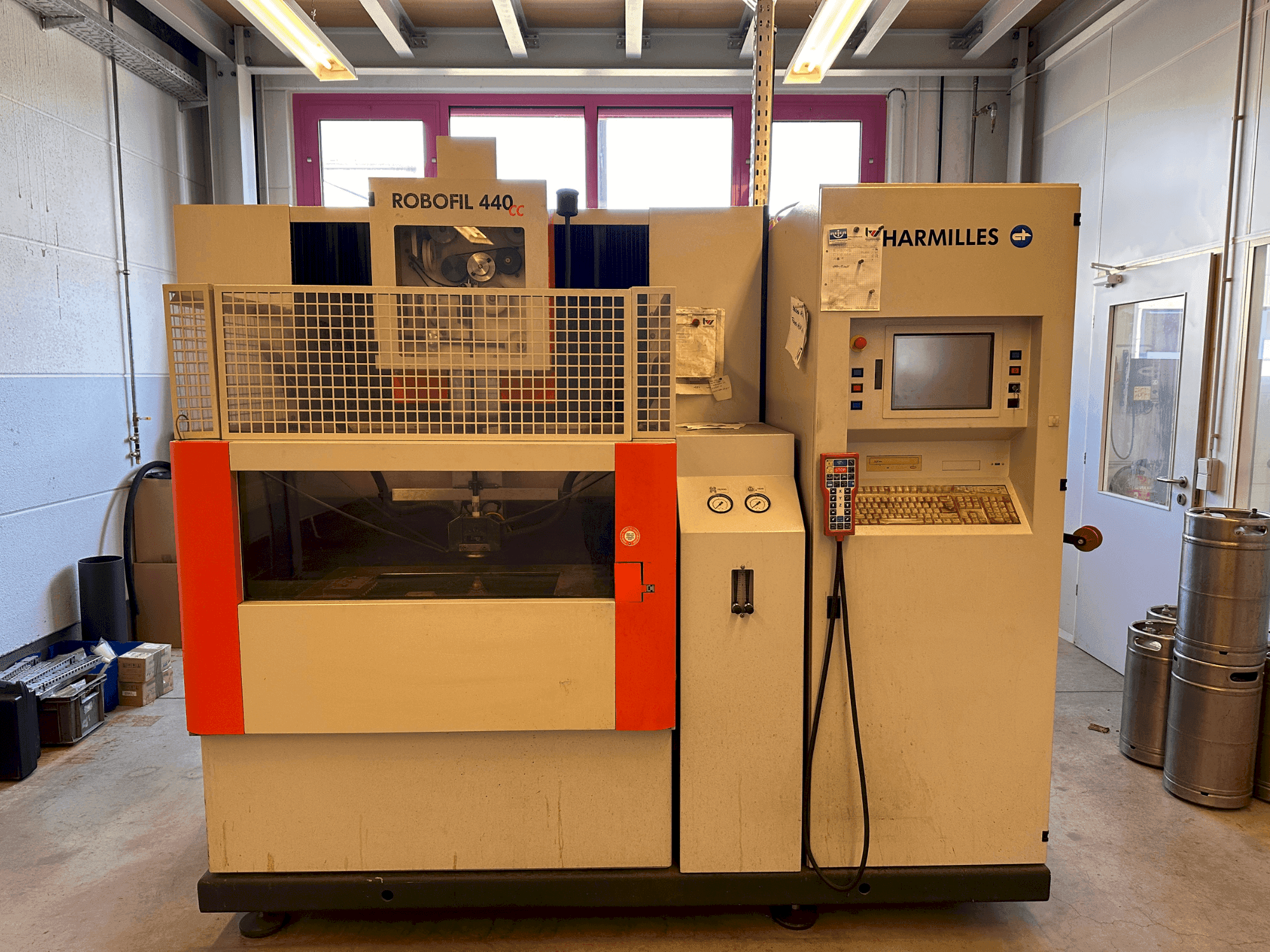 Frontansicht der CHARMILLES Robofil 440 CC  Maschine