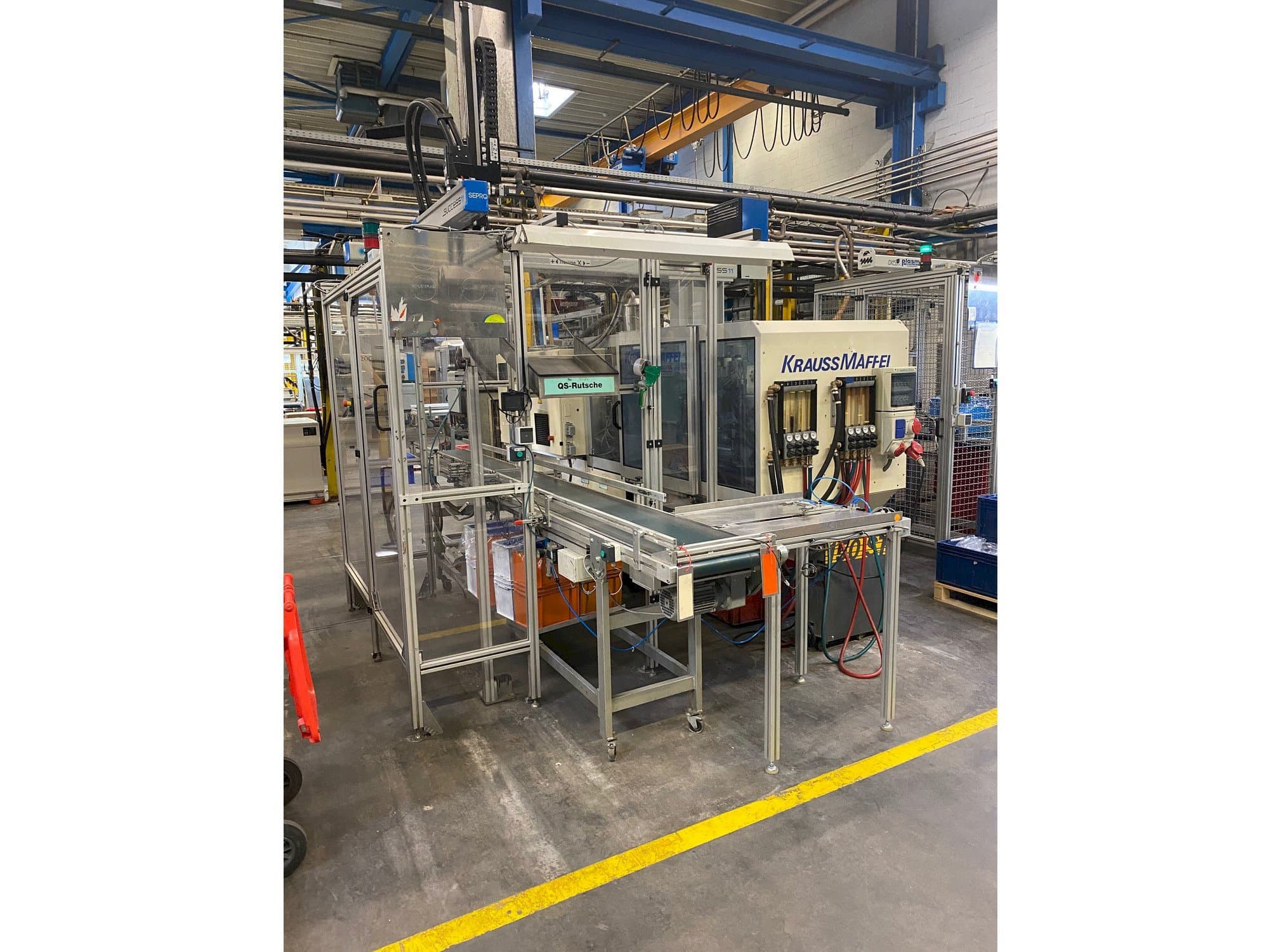 Frontansicht der Krauss Maffei 80-390 C2  Maschine