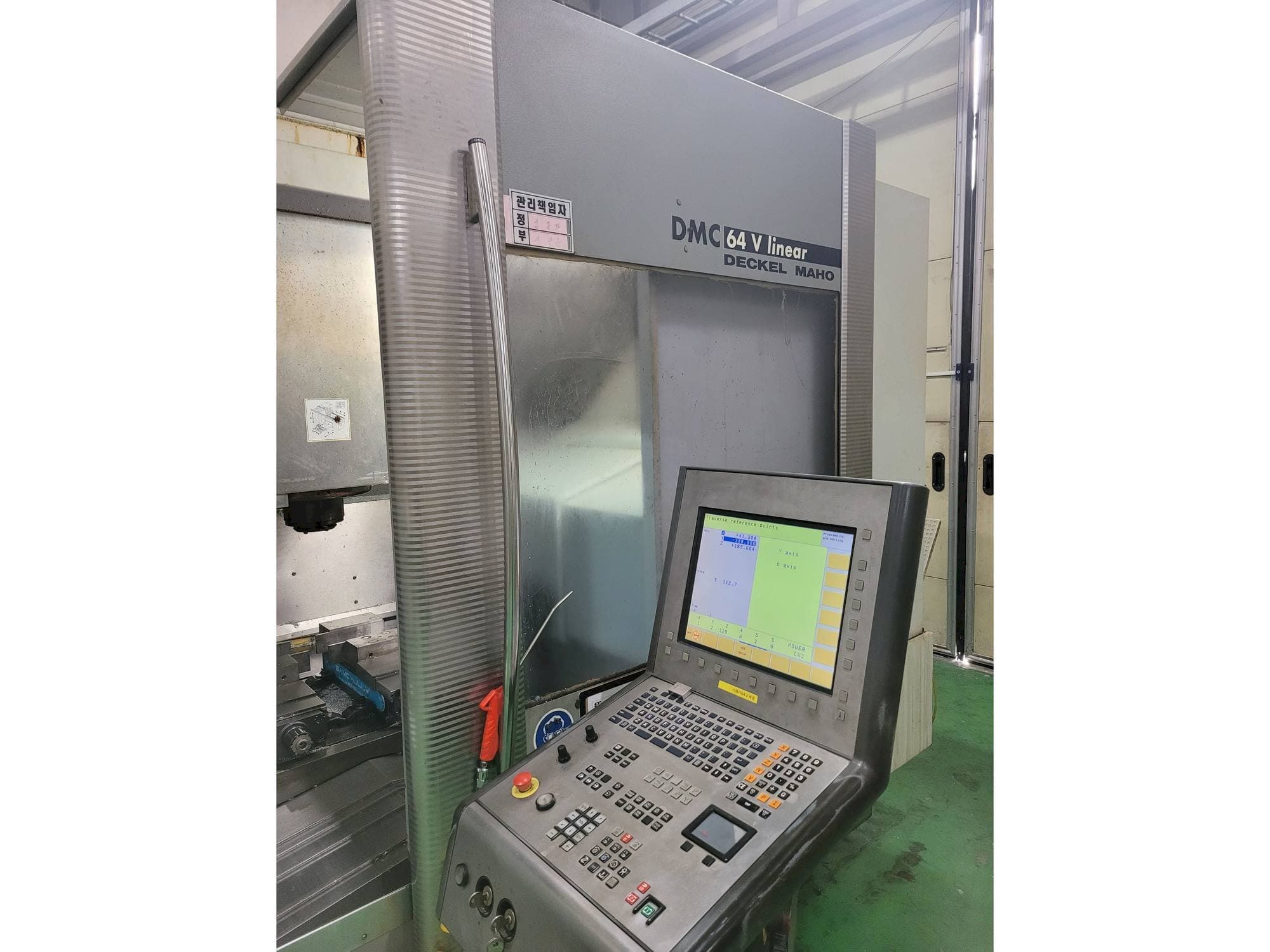 Frontansicht der DECKEL MAHO DMC 64 V  Maschine