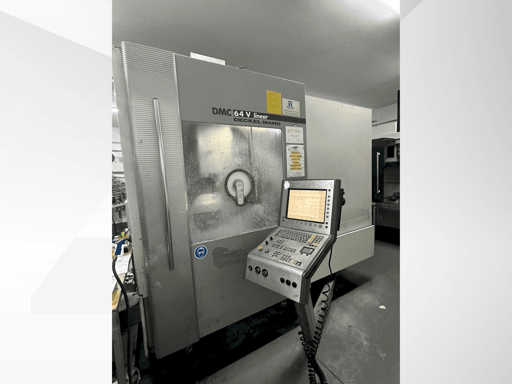 Frontansicht der DECKEL MAHO 64 V Linear  Maschine