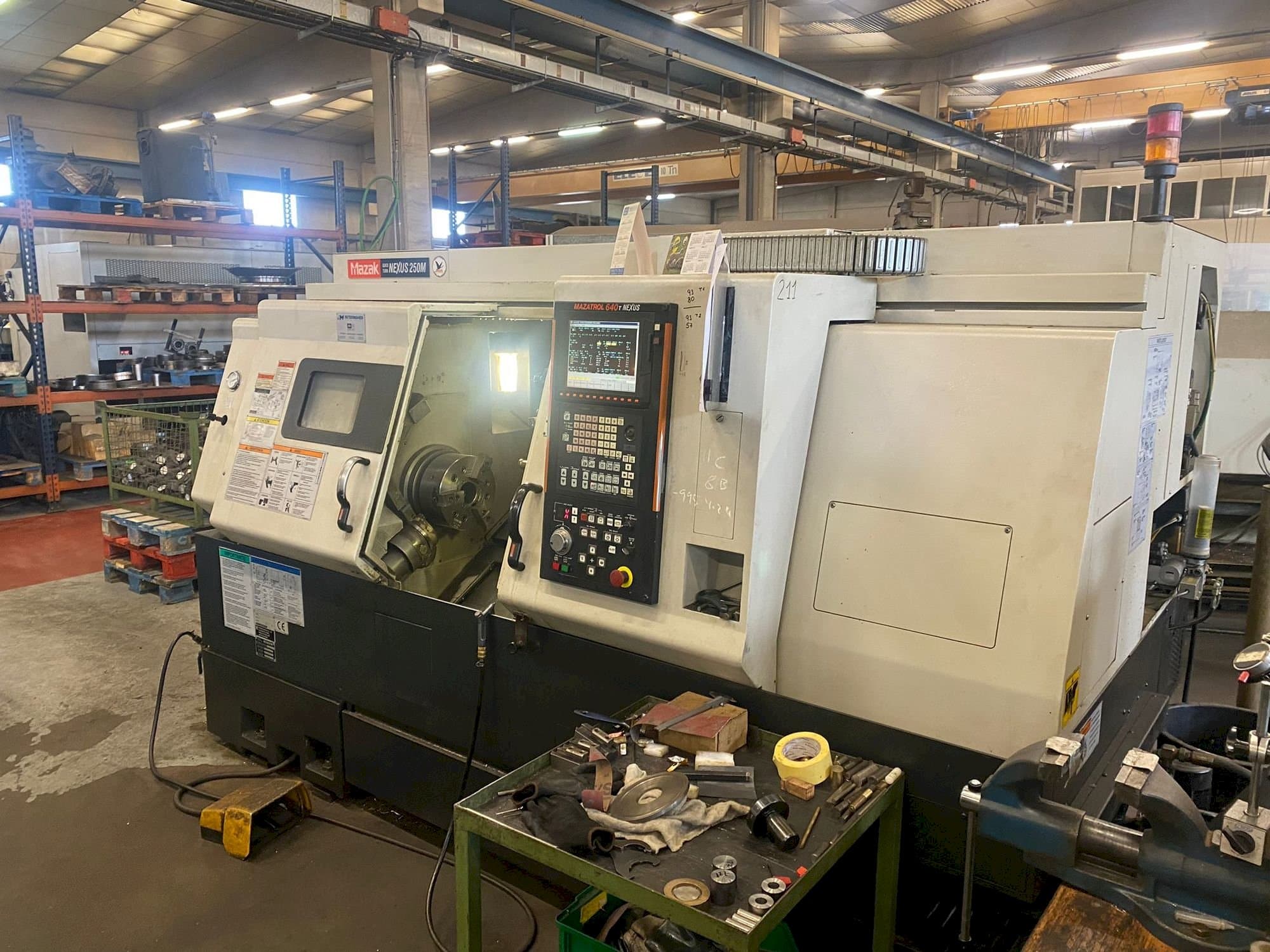 Frontansicht der Mazak QTN-250M  Maschine