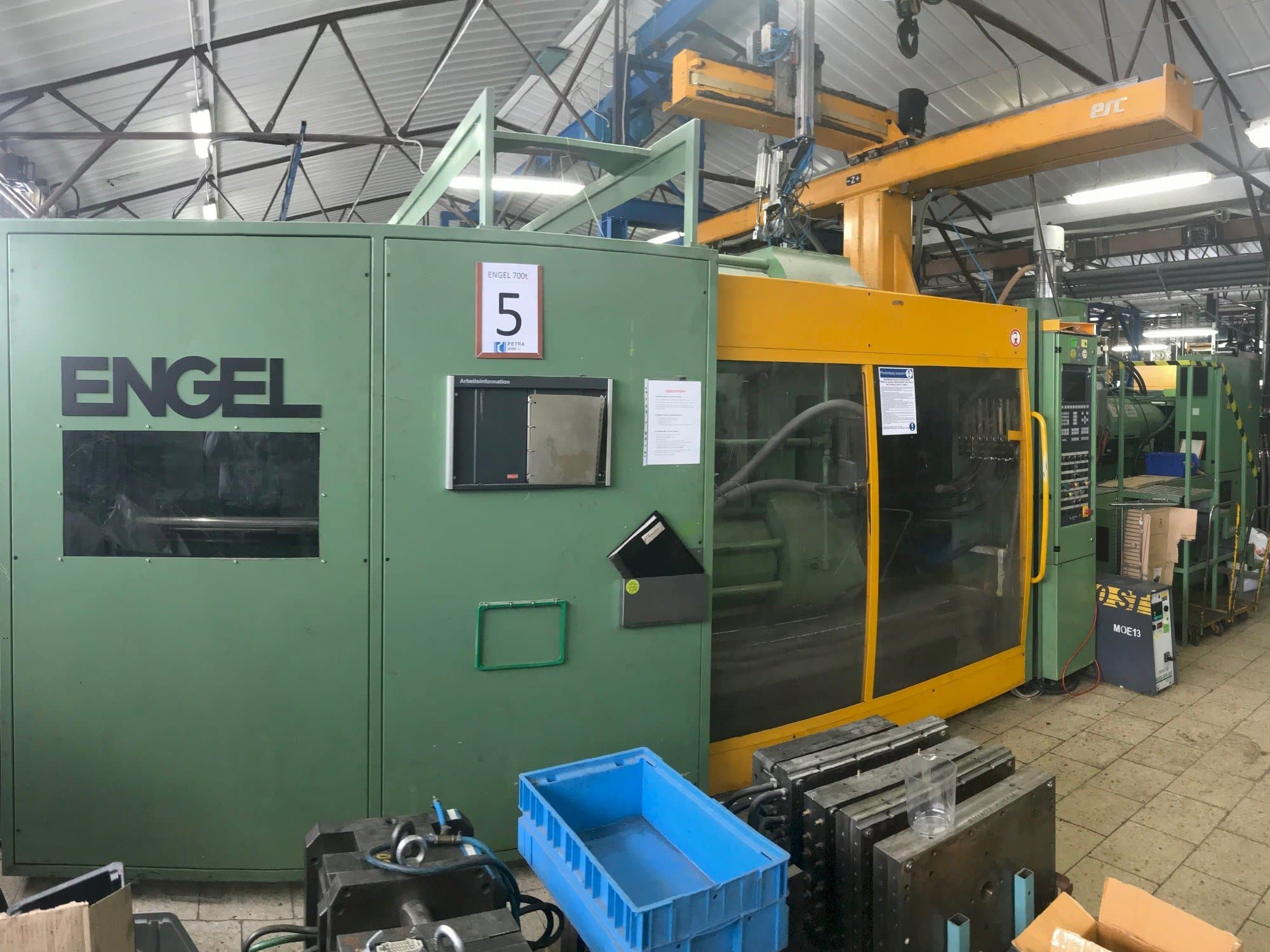 Frontansicht der ENGEL ES 2550/700 DUO Maschine