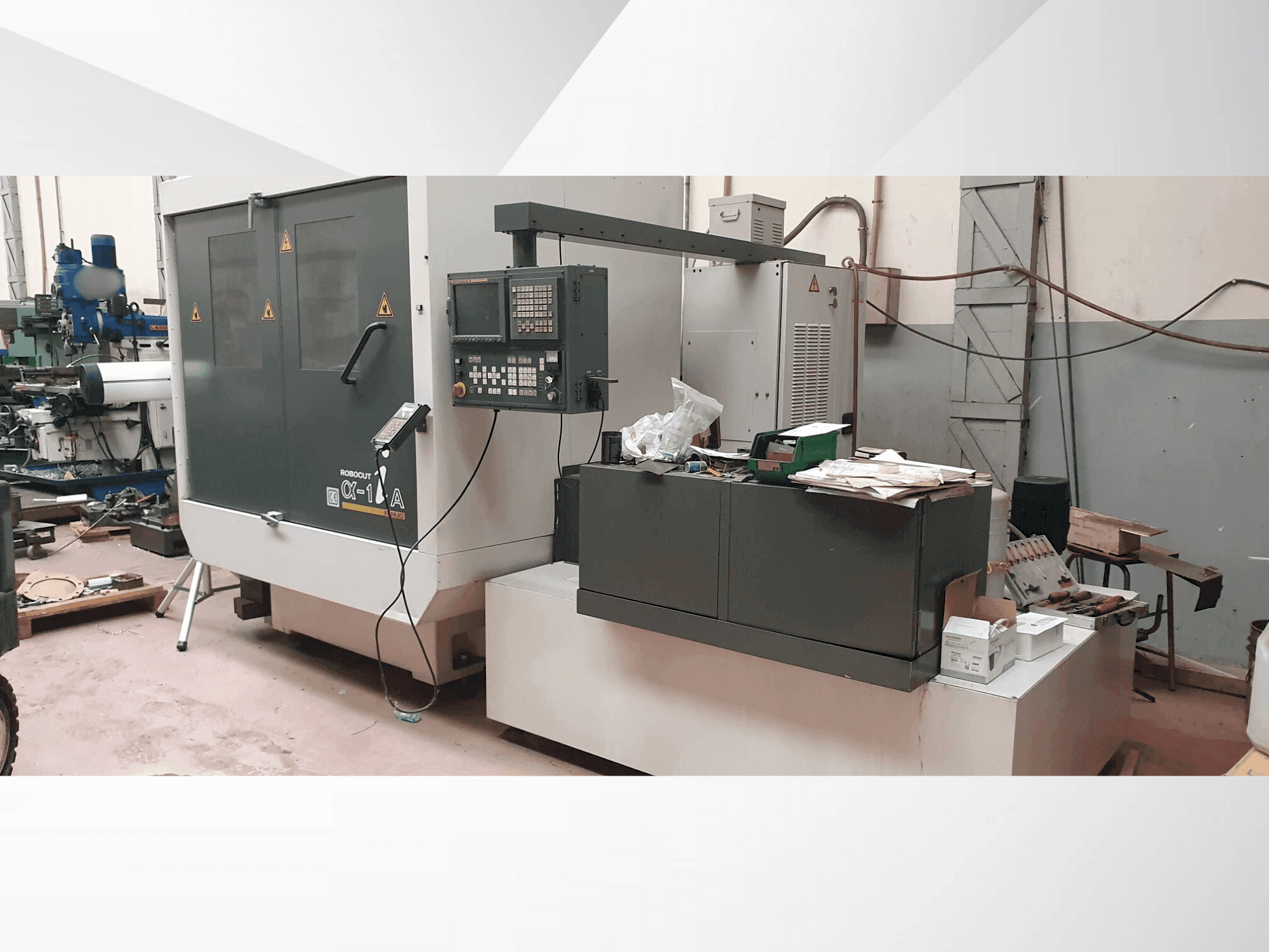 Frontansicht der FANUC Aplha-1iA  Maschine