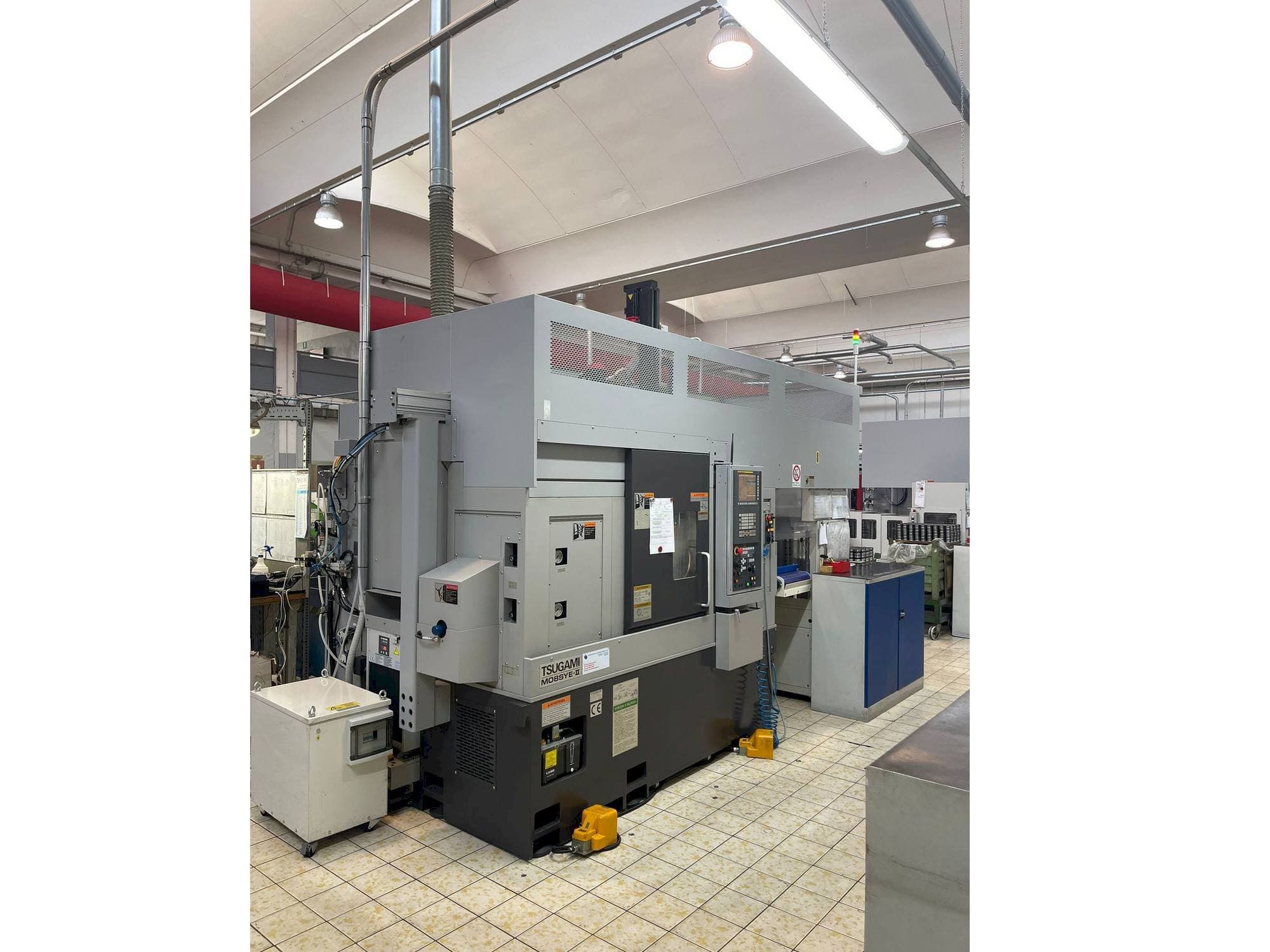 Frontansicht der TSUGAMI M08SYE-II  Maschine