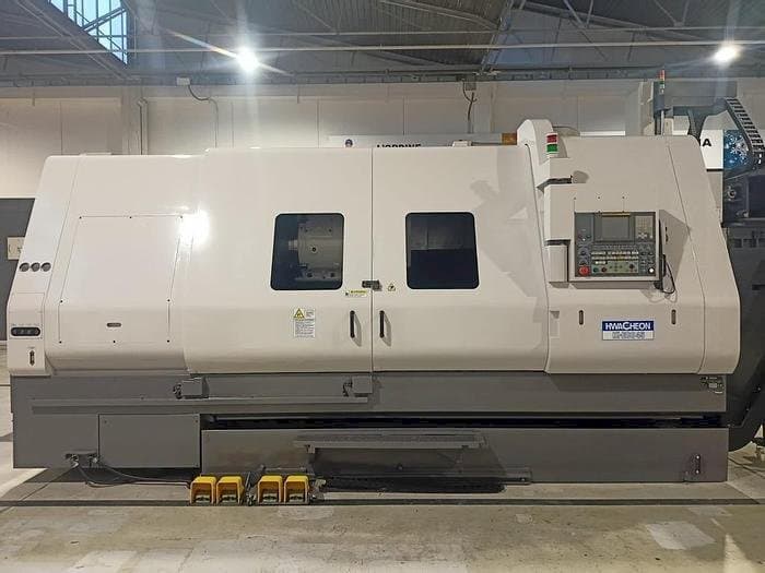 Frontansicht der HWACHEON HI-ECO 45  Maschine