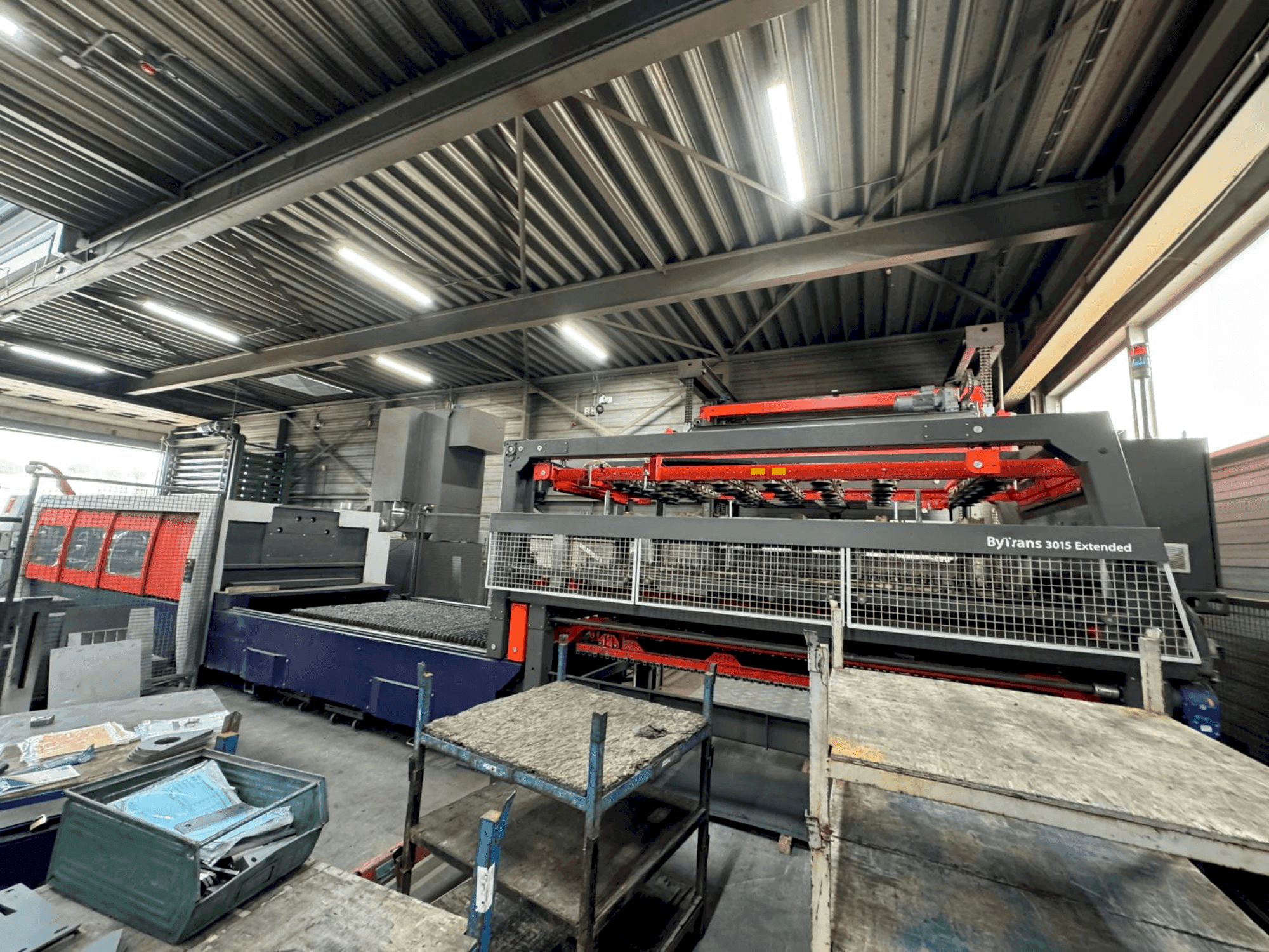 Frontansicht der Bystronic Bytower 3015 + Bytrans Extended 3015  Maschine