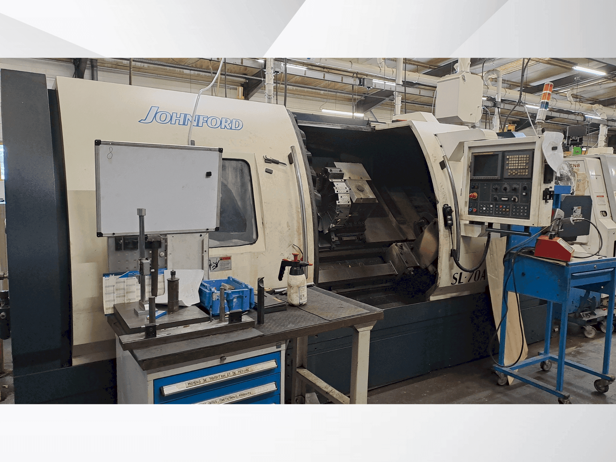 Frontansicht der Johnford SL-70A  Maschine