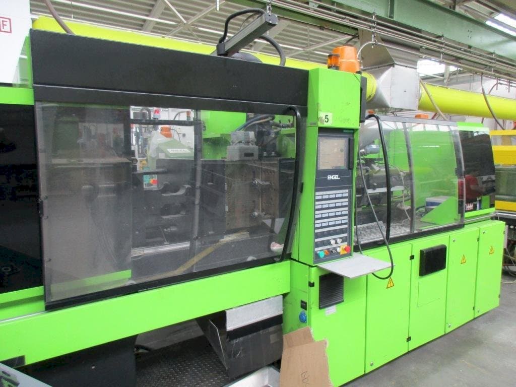 Frontansicht der ENGEL Victory 500-110 Tech Maschine