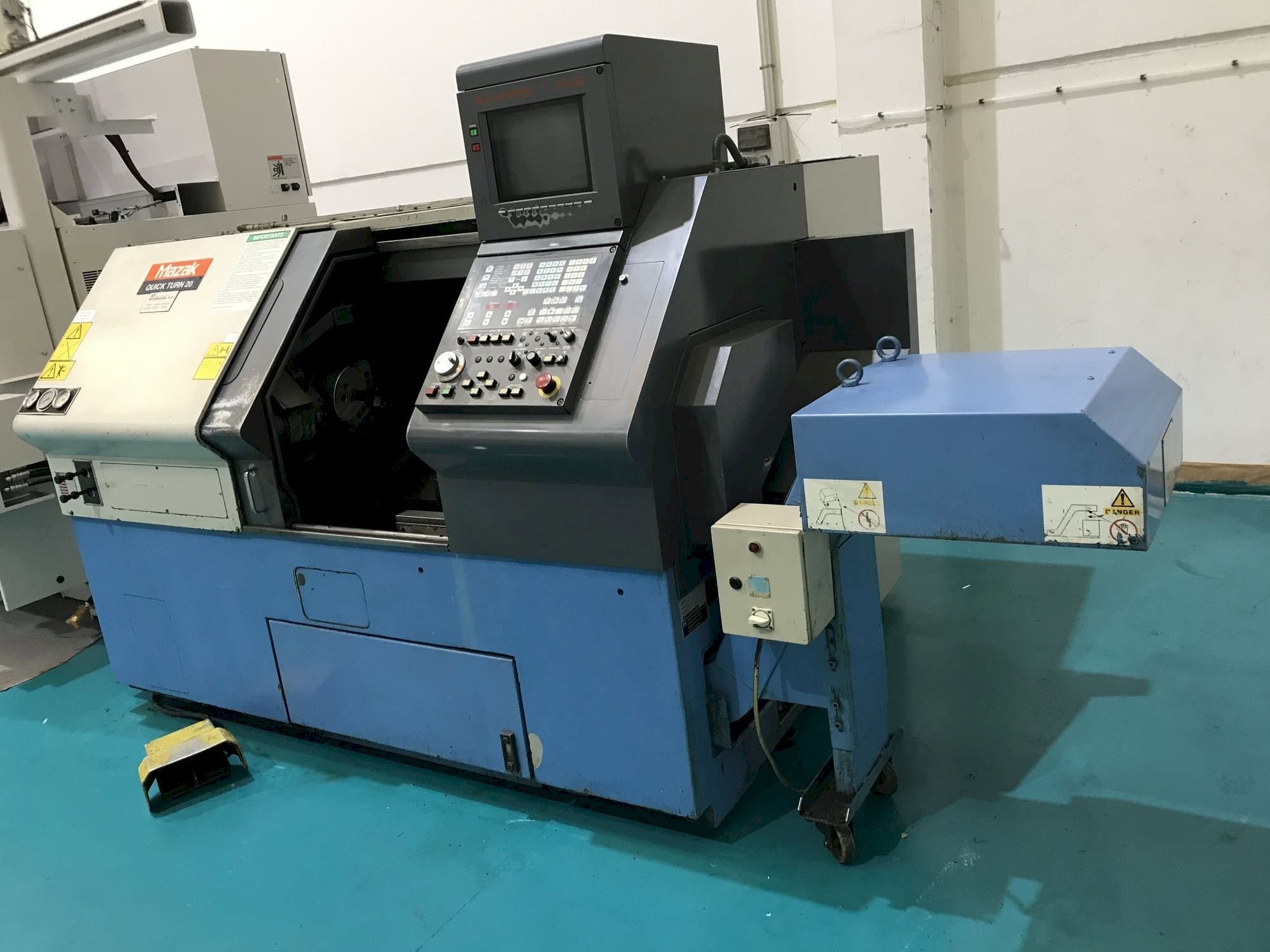 Frontansicht der Mazak QUICK TURN 20  Maschine