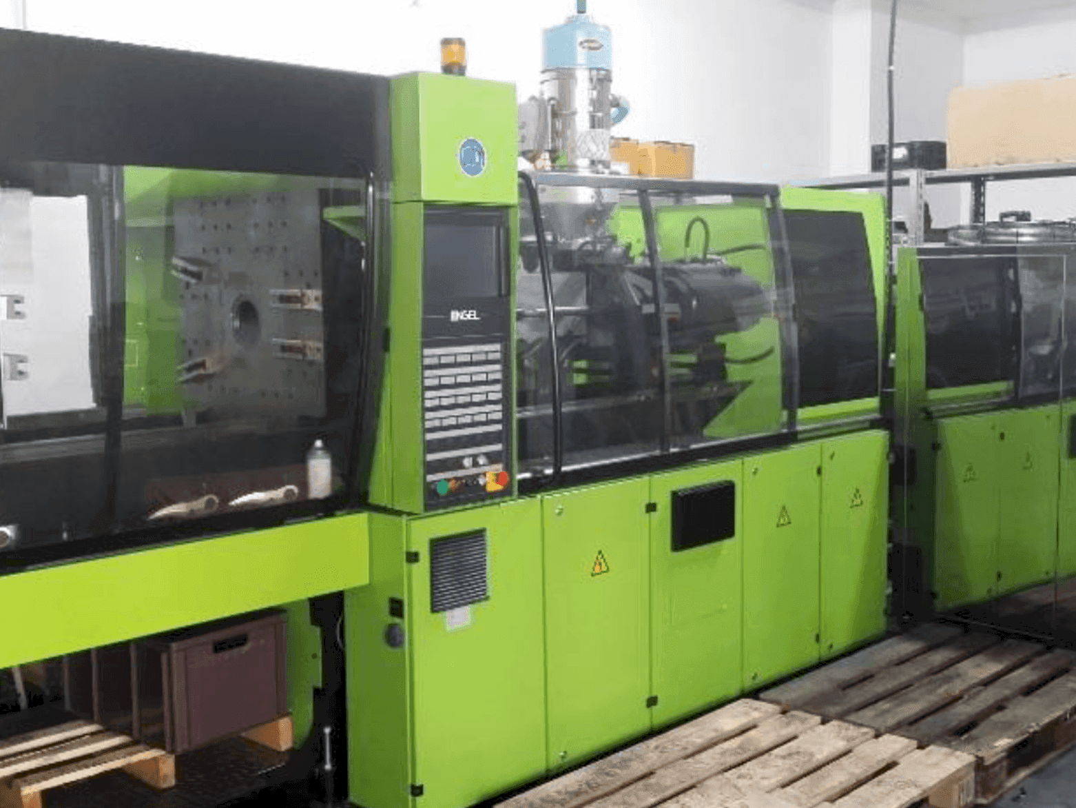 Frontansicht der ENGEL VC 750/150  Maschine