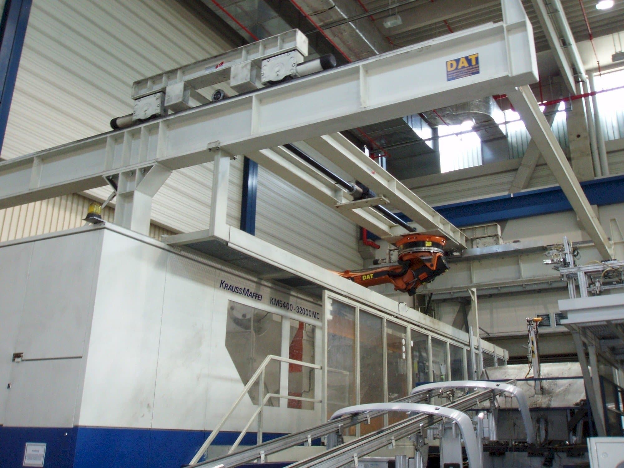 Frontansicht der Krauss Maffei 5400-32000 MC  Maschine