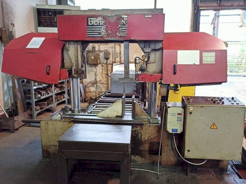 Frontansicht der Behringer HBP 530  Maschine