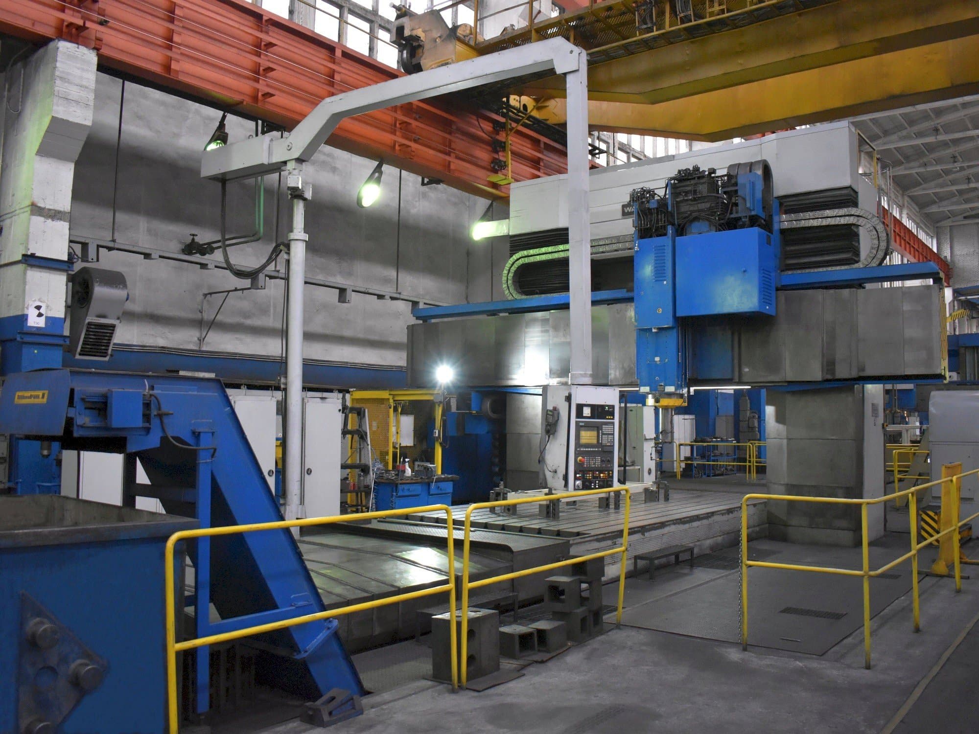 Frontansicht der WALDRICH COBURG 17S 10FP 300 NC  Maschine