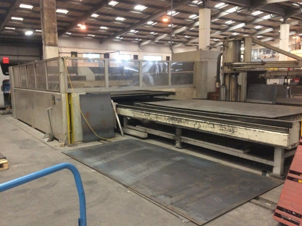 Frontansicht der LVD Implus 4030  Maschine