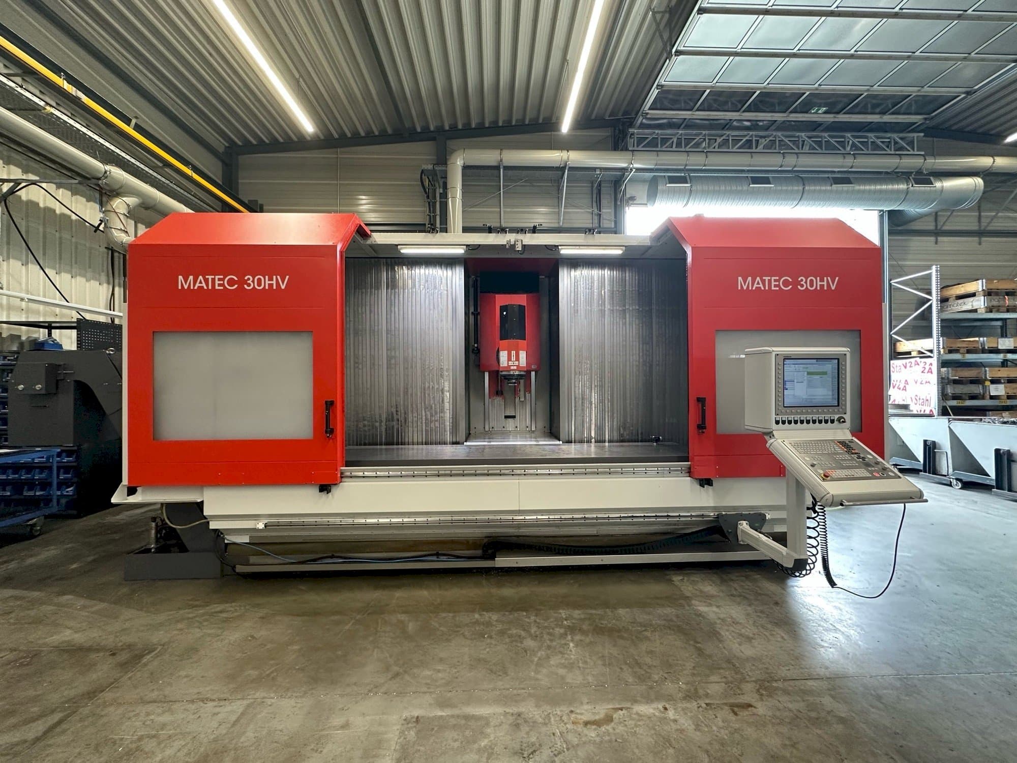 Frontansicht der Matec 30HV  Maschine