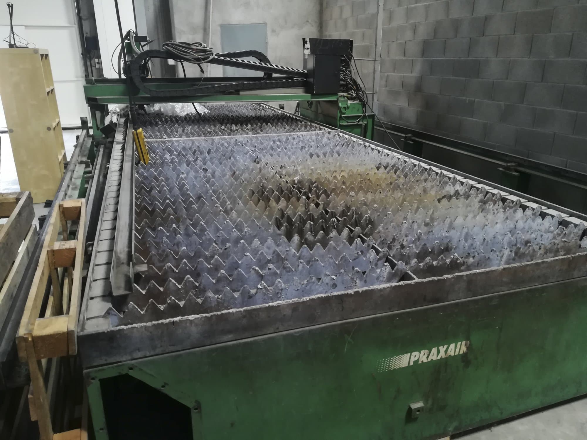 Frontansicht der Praxair P 2500S Maschine