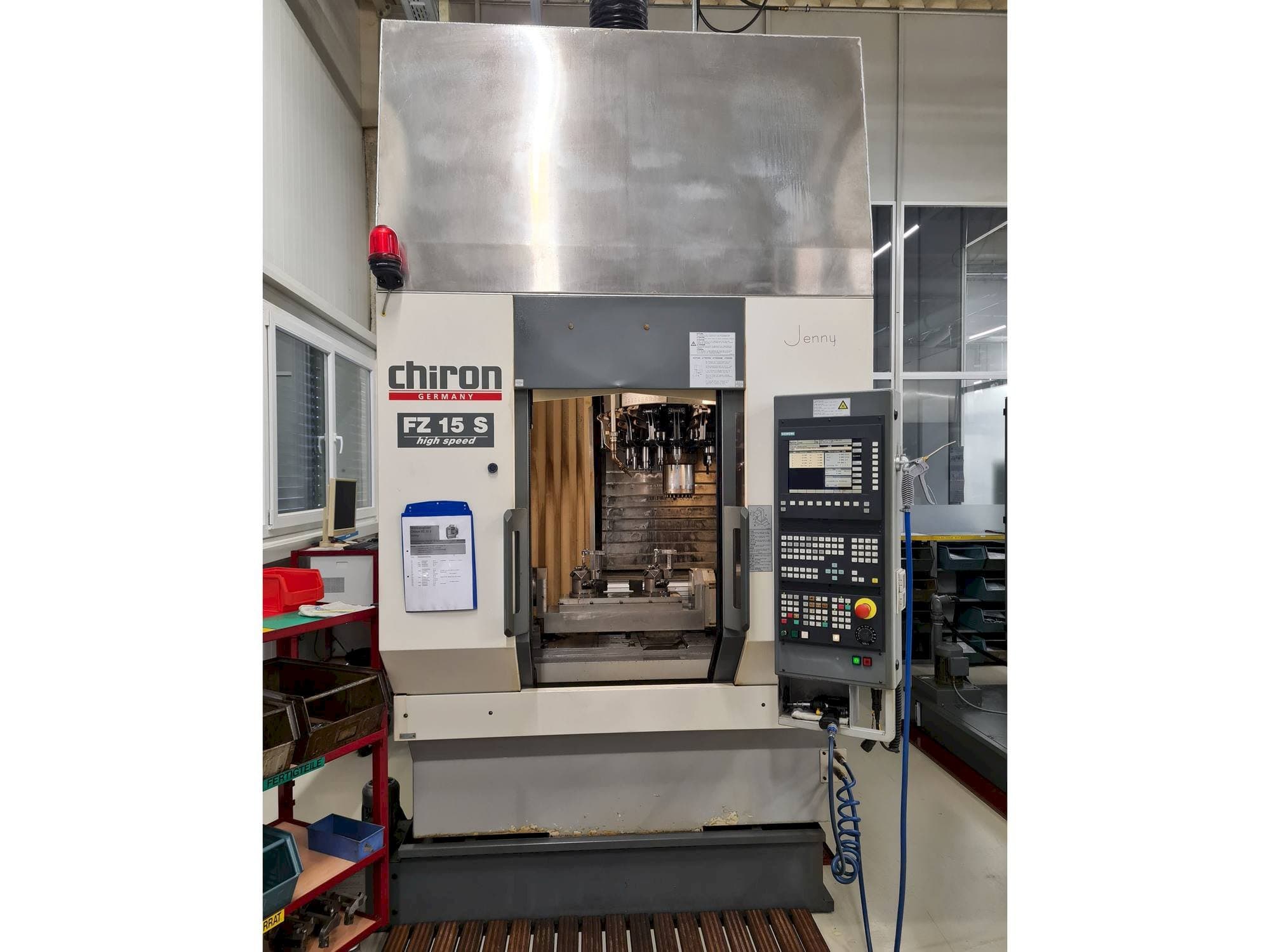 Frontansicht der CHIRON FZ 15 S  Maschine