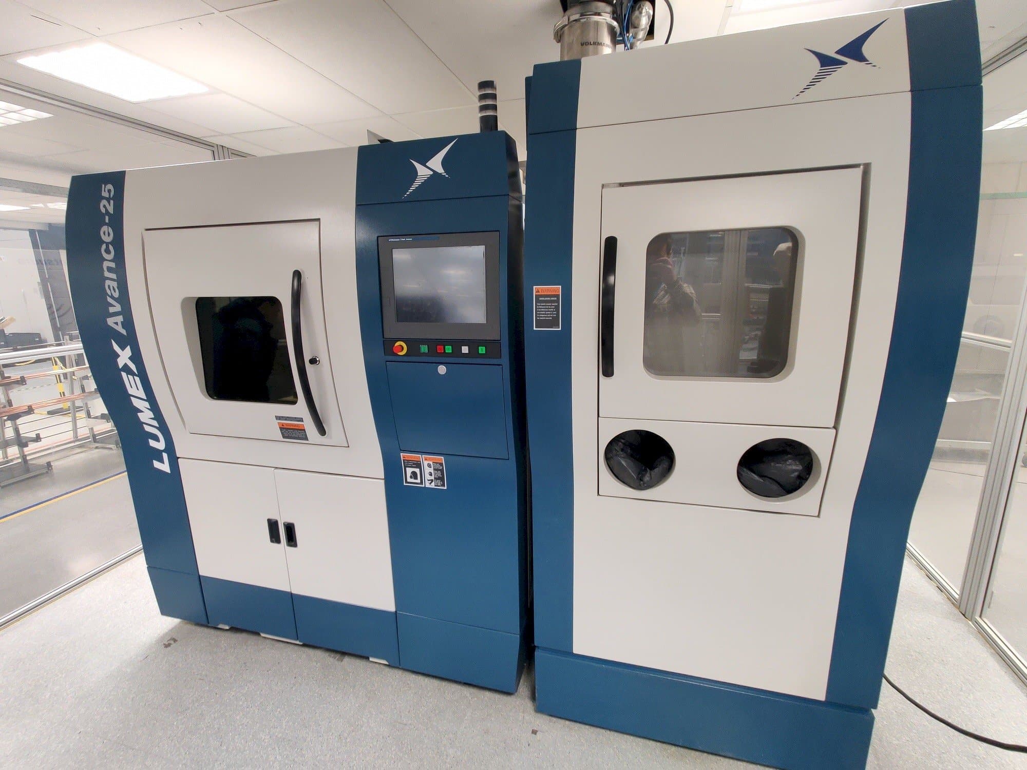 Frontansicht der Matsuura Lumex Avance-25  Maschine