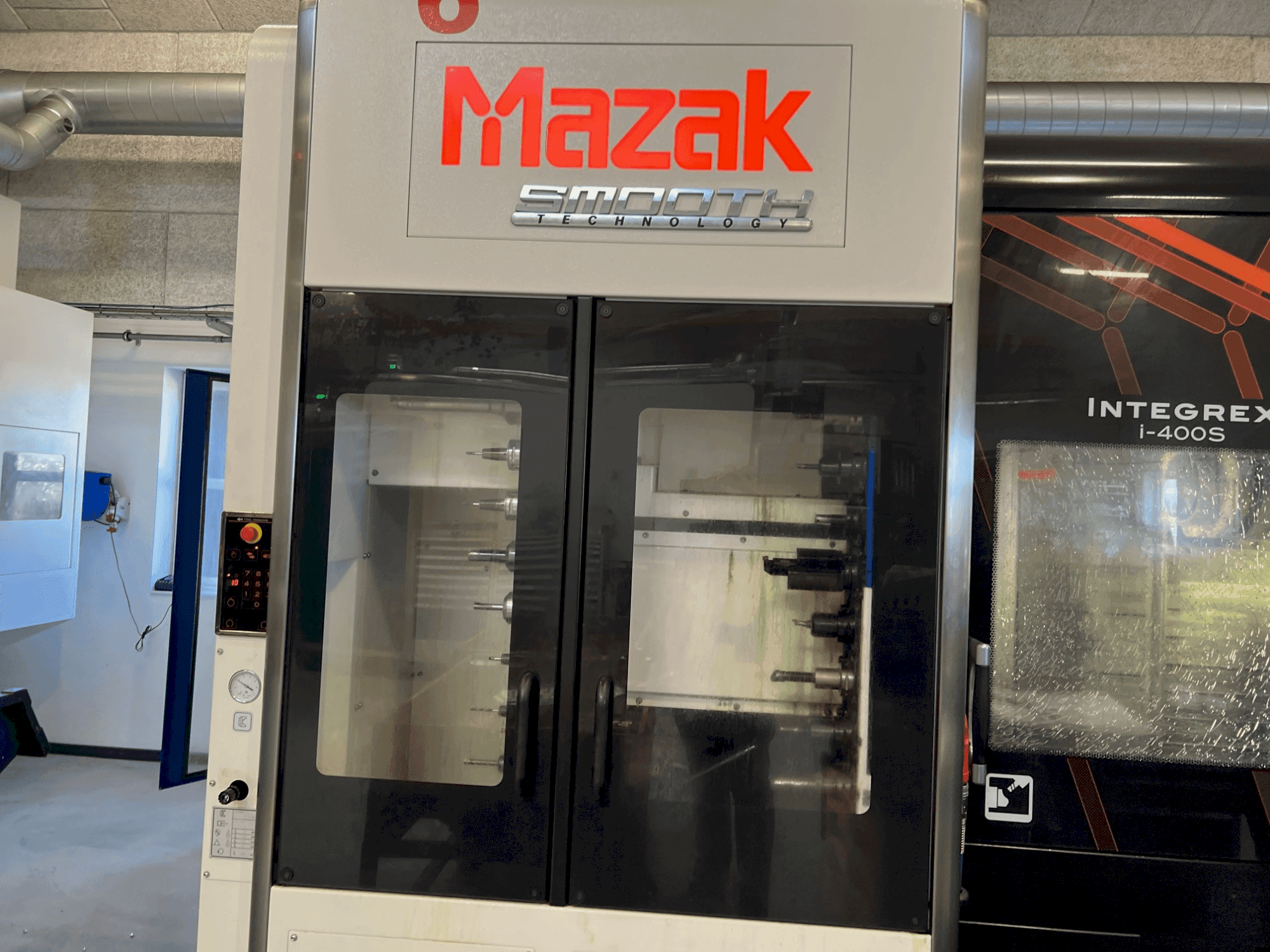 Frontansicht der Mazak Integrex i-400S  Maschine