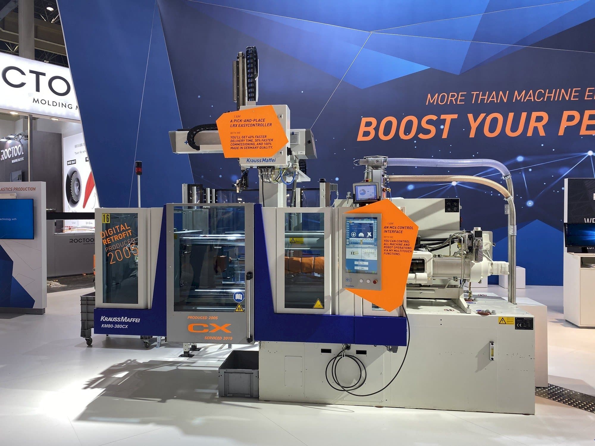 Frontansicht der Krauss Maffei 80-380 CX + LRX easyControl 100  Maschine