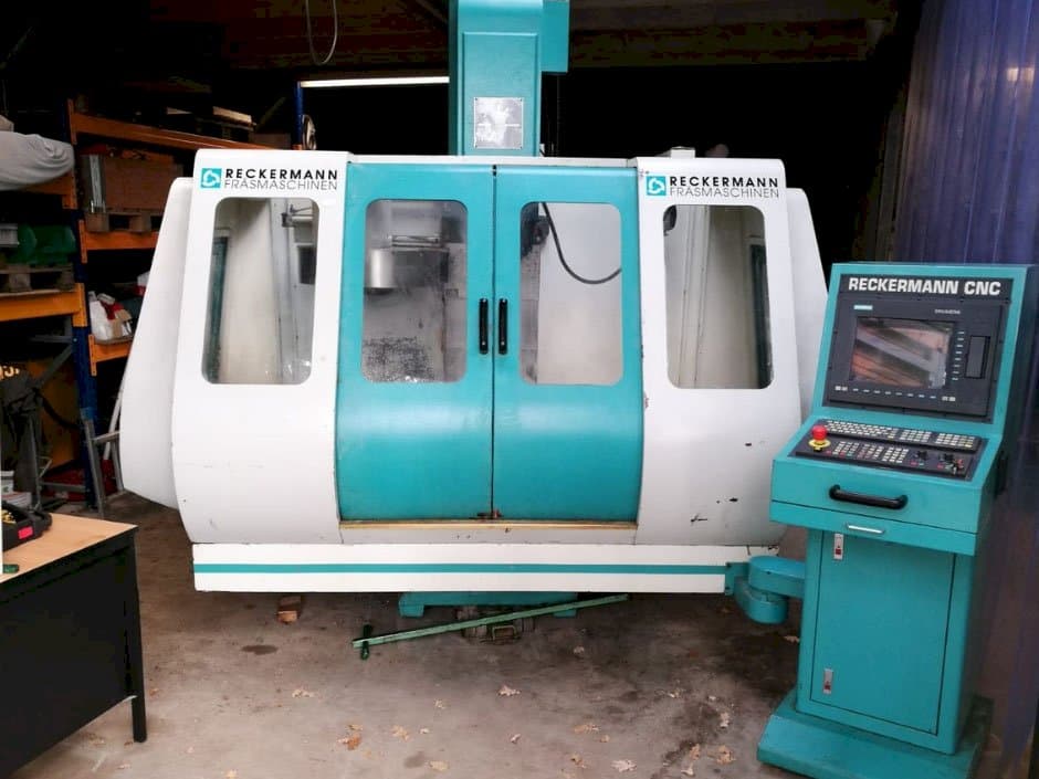 Frontansicht der RECKERMANN VMC 850 Maschine