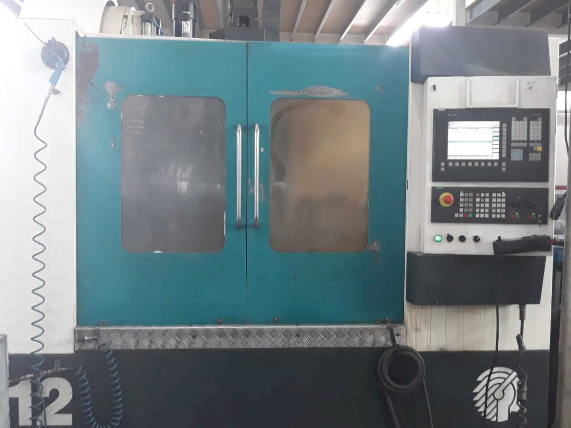 Frontansicht der Huron VX12  Maschine