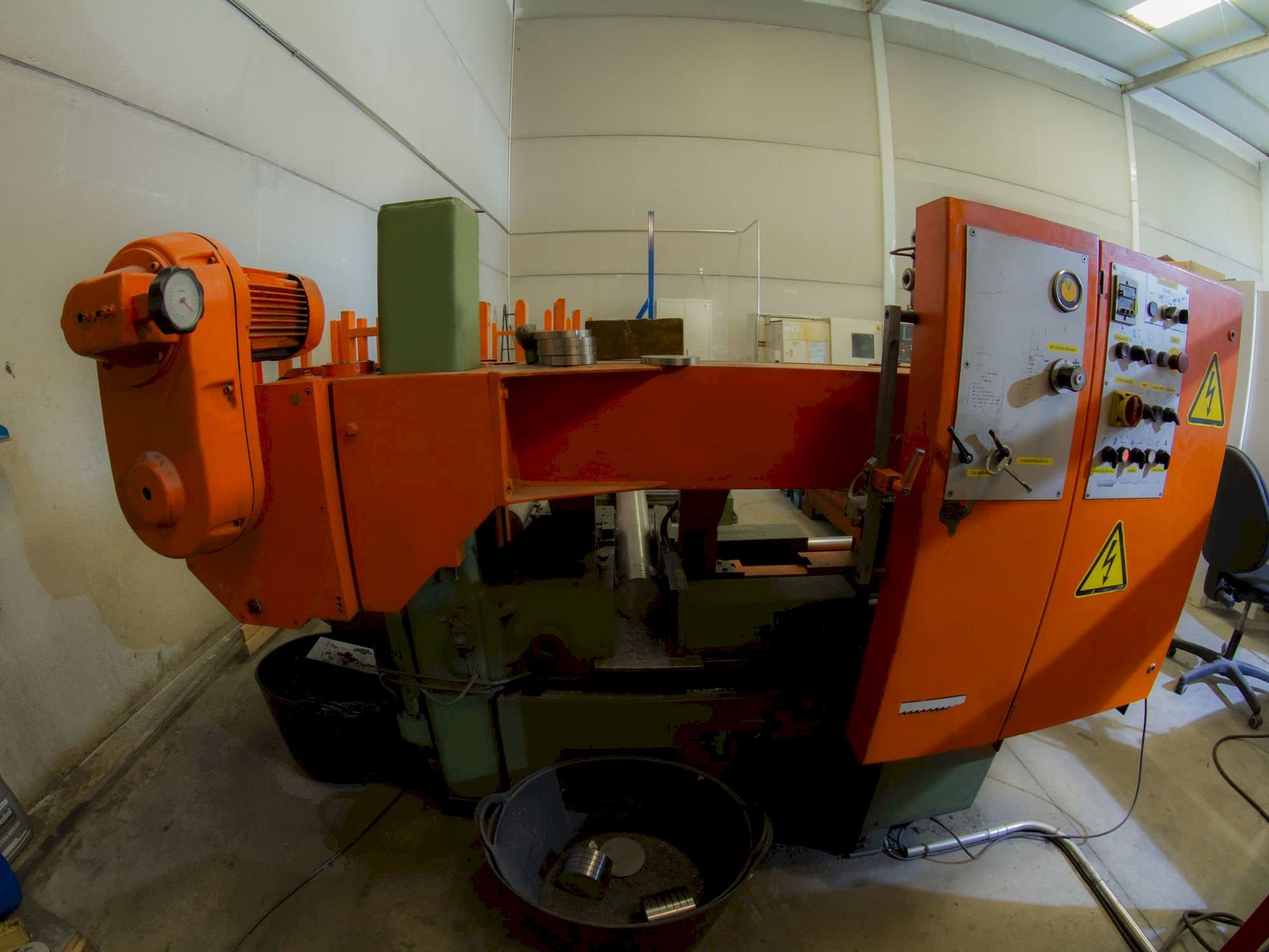 Frontansicht der KASTO HBA 340 AU  Maschine